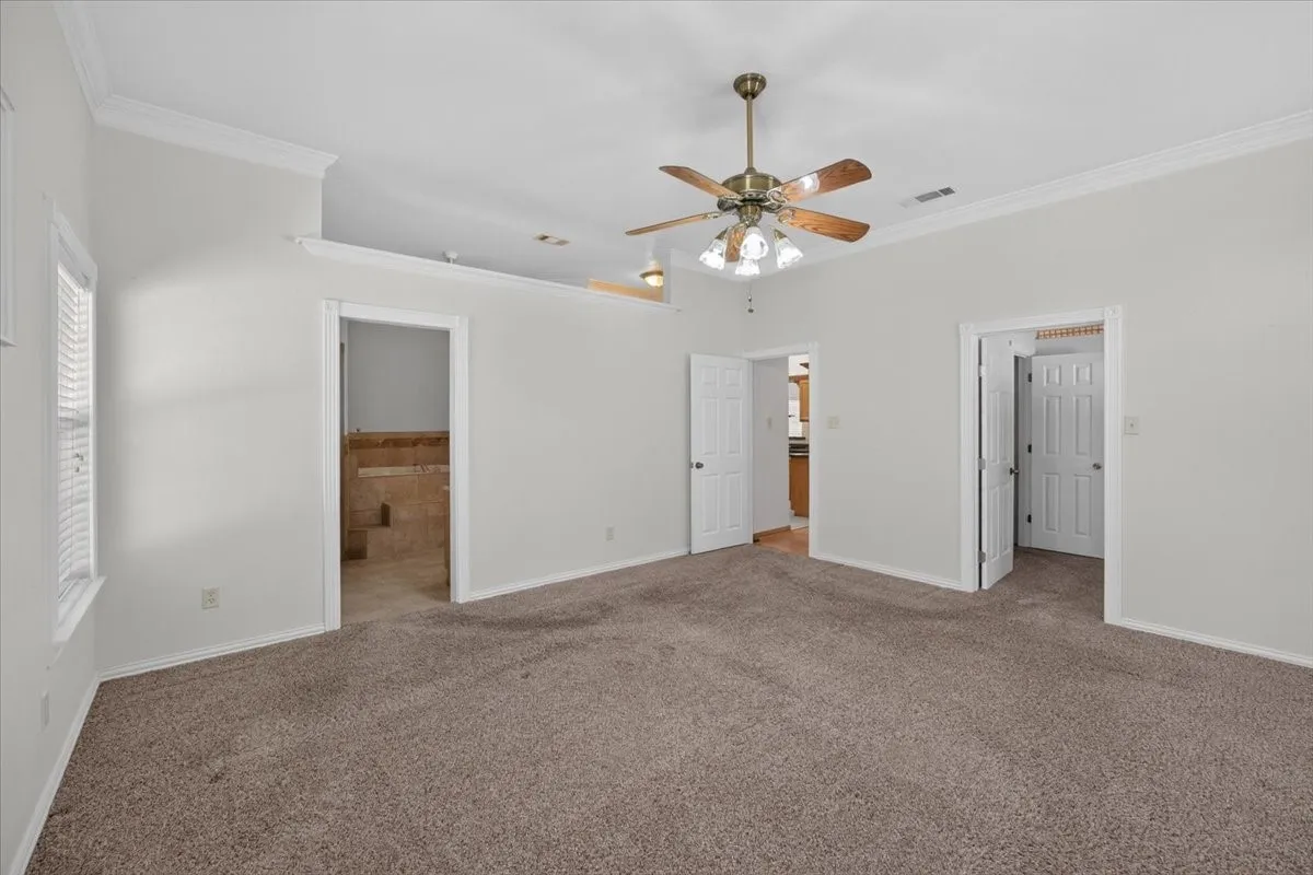 Single Family Residence For Rent in Tarrant County , 6224 Canyon Trail, Lake Worth, Texas 76135, 3 Bedroom, 3 Bathroom, 2 Garage spaces, 2,432 Sqft, built in 2002, mls#21323487, Real Estate Agent in Lake Worth, Homes For Rent in Tarrant county, Homes For Rent in Lake Worth, Realtor in Lake Worth Texas, Real Estate Brokerage Independent Realty Texas, Luminita Cordes Realtor