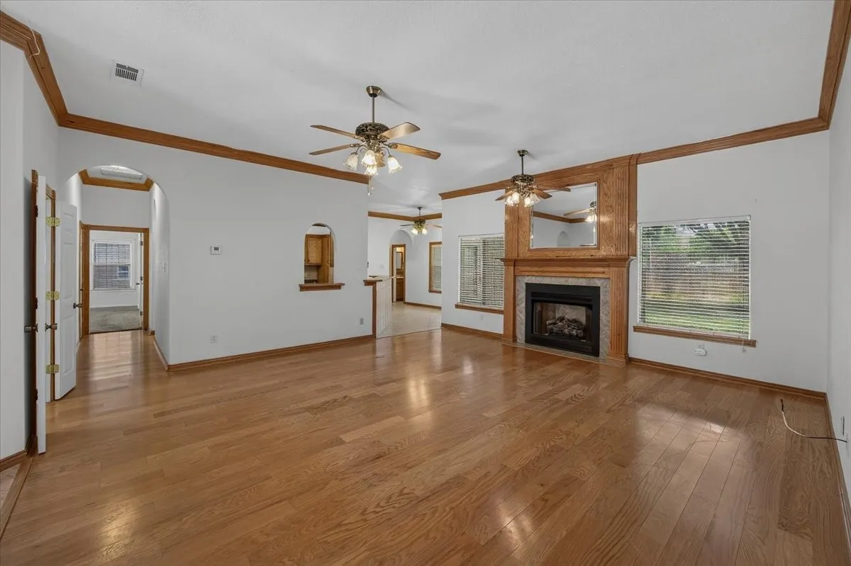 Single Family Residence For Rent in Tarrant County , 6224 Canyon Trail, Lake Worth, Texas 76135, 3 Bedroom, 3 Bathroom, 2 Garage spaces, 2,432 Sqft, built in 2002, mls#21323487, Real Estate Agent in Lake Worth, Homes For Rent in Tarrant county, Homes For Rent in Lake Worth, Realtor in Lake Worth Texas, Real Estate Brokerage Independent Realty Texas, Luminita Cordes Realtor