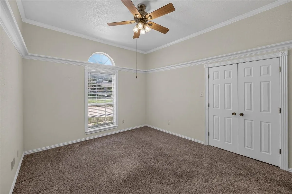 Single Family Residence For Rent in Tarrant County , 6224 Canyon Trail, Lake Worth, Texas 76135, 3 Bedroom, 3 Bathroom, 2 Garage spaces, 2,432 Sqft, built in 2002, mls#21323487, Real Estate Agent in Lake Worth, Homes For Rent in Tarrant county, Homes For Rent in Lake Worth, Realtor in Lake Worth Texas, Real Estate Brokerage Independent Realty Texas, Luminita Cordes Realtor