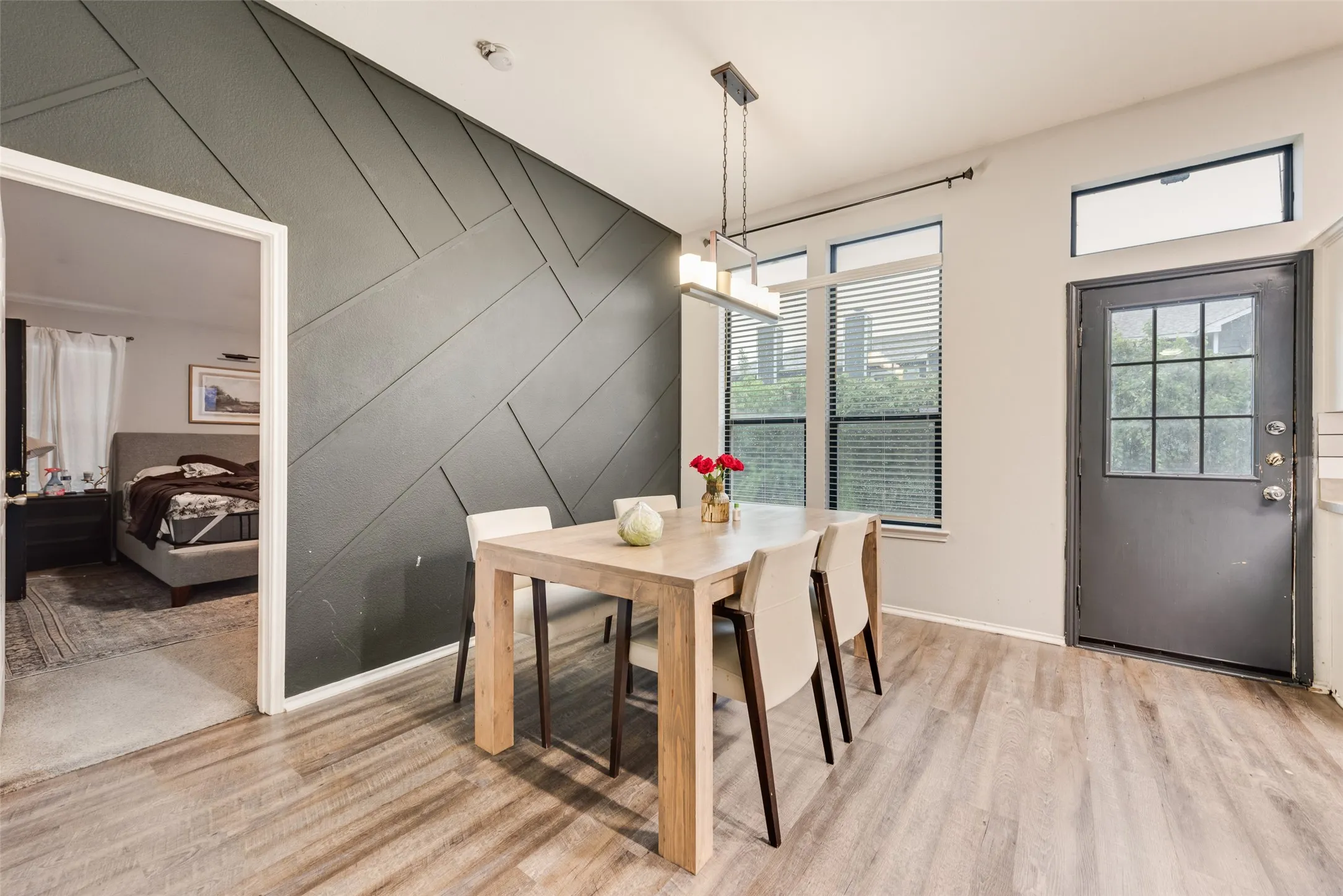 Single Family Residence For Sale in Tarrant County , 8169 Royal Terrace Lane, Fort Worth, Texas 76120, 4 Bedroom, 2 Bathroom, 2 Garage spaces, 1,935 Sqft, built in 2004, mls#21325393, Real Estate Agent in Fort Worth, Homes For Sale in Tarrant county, Homes For Sale in Fort Worth, Realtor in Fort Worth Texas, Real Estate Brokerage Independent Realty Texas, Luminita Cordes Realtor