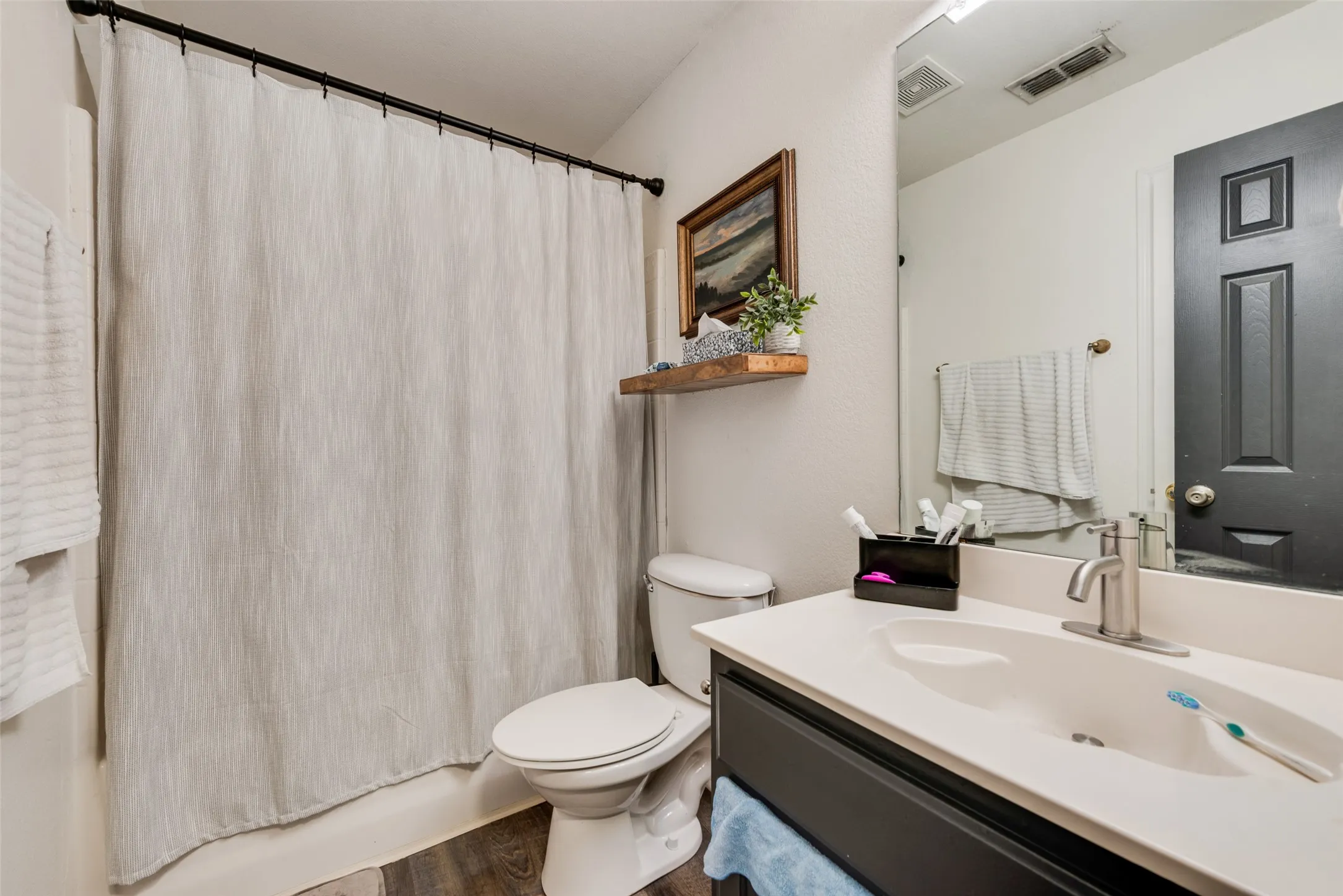Single Family Residence For Sale in Tarrant County , 8169 Royal Terrace Lane, Fort Worth, Texas 76120, 4 Bedroom, 2 Bathroom, 2 Garage spaces, 1,935 Sqft, built in 2004, mls#21325393, Real Estate Agent in Fort Worth, Homes For Sale in Tarrant county, Homes For Sale in Fort Worth, Realtor in Fort Worth Texas, Real Estate Brokerage Independent Realty Texas, Luminita Cordes Realtor