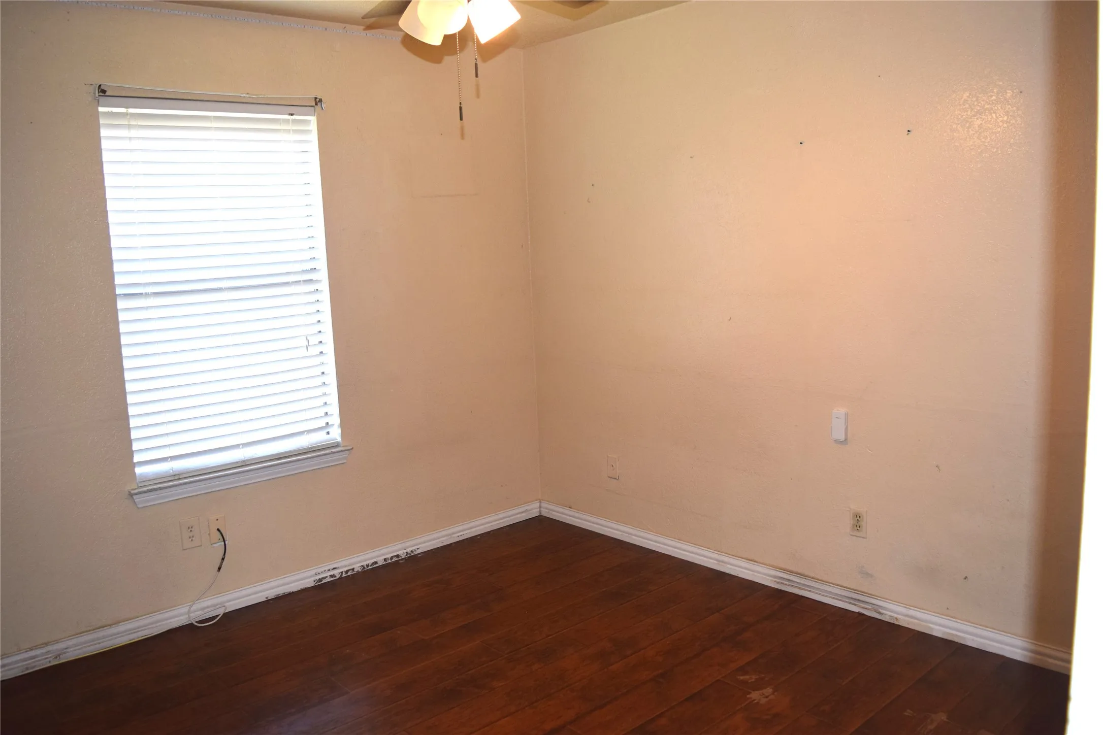 Duplex For Rent in Dallas County , 1806 Family Circle, Grand Prairie, Texas 75051, 2 Bedroom, 3 Bathroom, Garage spaces, 1,120 Sqft, built in 1982, mls#21325395, Real Estate Agent in Grand Prairie, Homes For Rent in Dallas county, Homes For Rent in Grand Prairie, Realtor in Grand Prairie Texas, Real Estate Brokerage Independent Realty Texas, Luminita Cordes Realtor