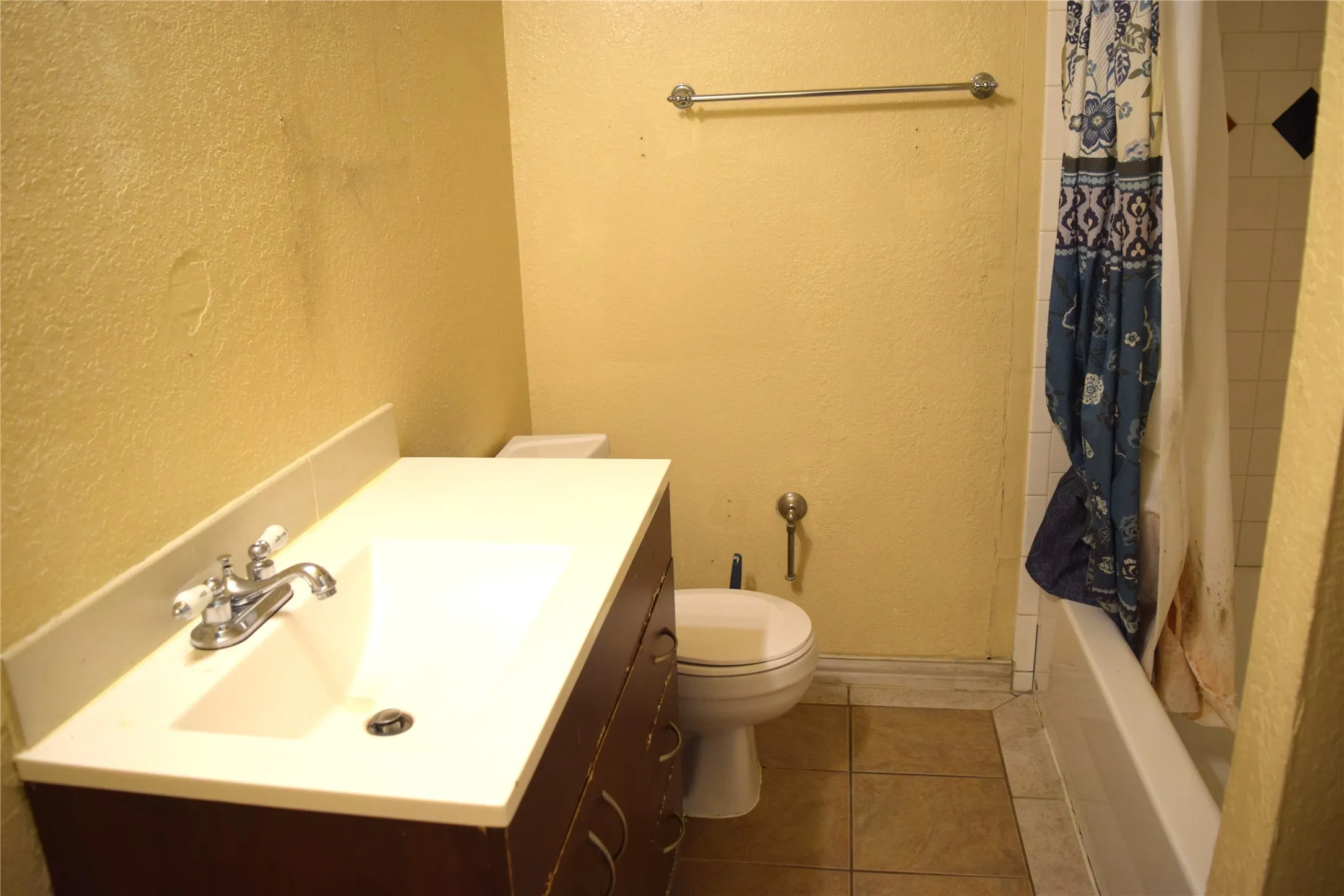 Duplex For Rent in Dallas County , 1806 Family Circle, Grand Prairie, Texas 75051, 2 Bedroom, 3 Bathroom, Garage spaces, 1,120 Sqft, built in 1982, mls#21325395, Real Estate Agent in Grand Prairie, Homes For Rent in Dallas county, Homes For Rent in Grand Prairie, Realtor in Grand Prairie Texas, Real Estate Brokerage Independent Realty Texas, Luminita Cordes Realtor