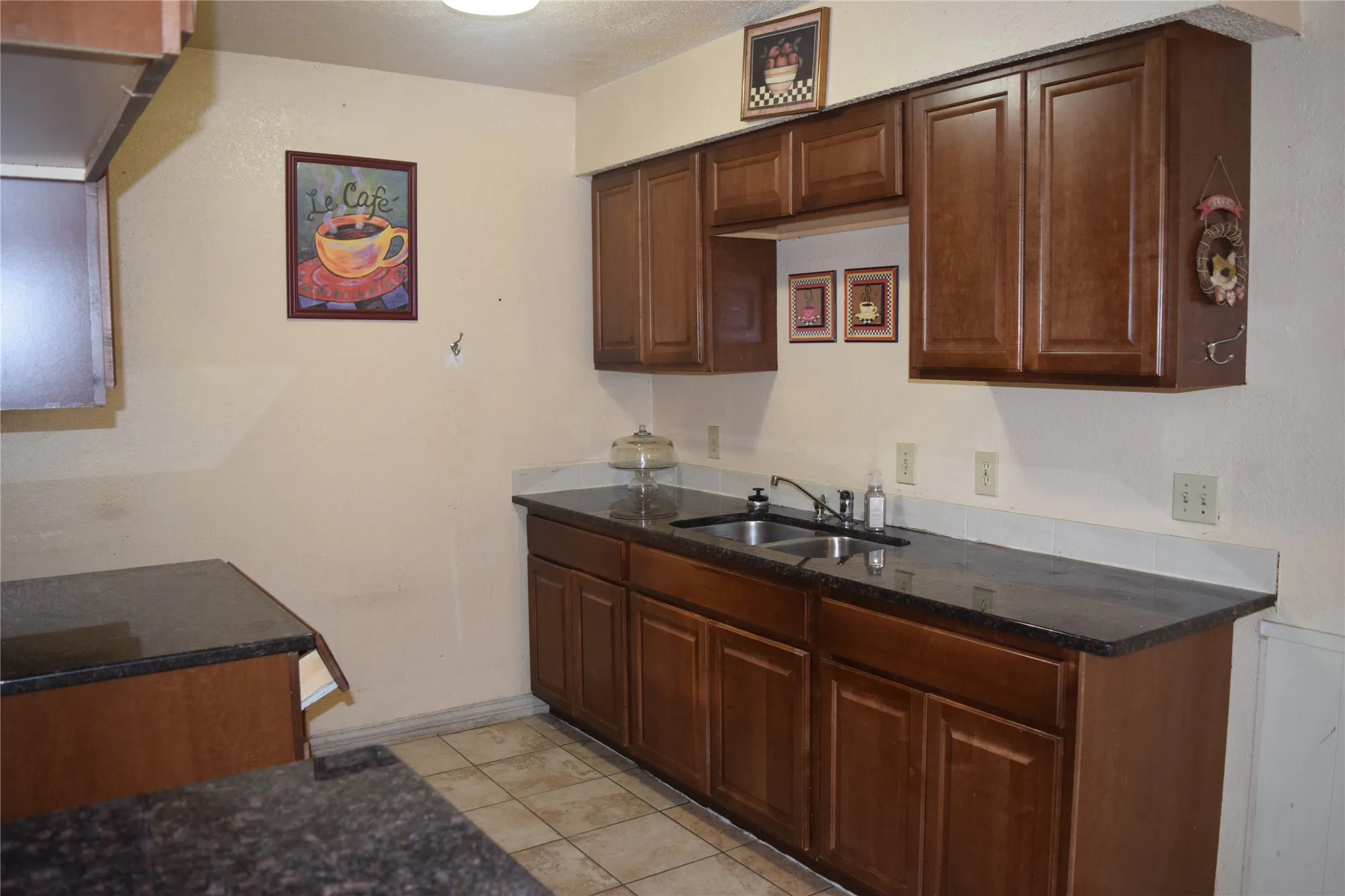 Duplex For Rent in Dallas County , 1806 Family Circle, Grand Prairie, Texas 75051, 2 Bedroom, 3 Bathroom, Garage spaces, 1,120 Sqft, built in 1982, mls#21325395, Real Estate Agent in Grand Prairie, Homes For Rent in Dallas county, Homes For Rent in Grand Prairie, Realtor in Grand Prairie Texas, Real Estate Brokerage Independent Realty Texas, Luminita Cordes Realtor
