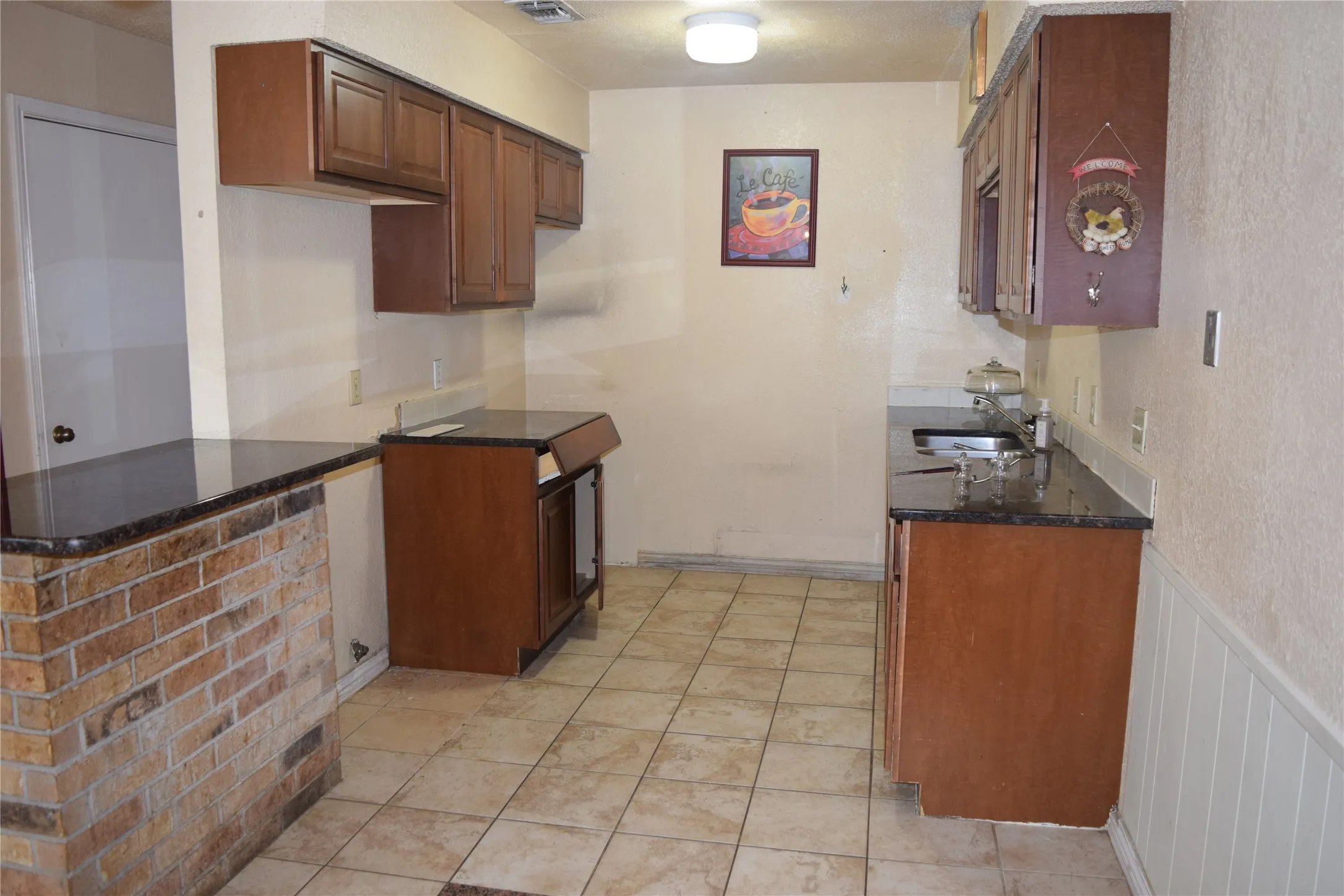 Duplex For Rent in Dallas County , 1806 Family Circle, Grand Prairie, Texas 75051, 2 Bedroom, 3 Bathroom, Garage spaces, 1,120 Sqft, built in 1982, mls#21325395, Real Estate Agent in Grand Prairie, Homes For Rent in Dallas county, Homes For Rent in Grand Prairie, Realtor in Grand Prairie Texas, Real Estate Brokerage Independent Realty Texas, Luminita Cordes Realtor