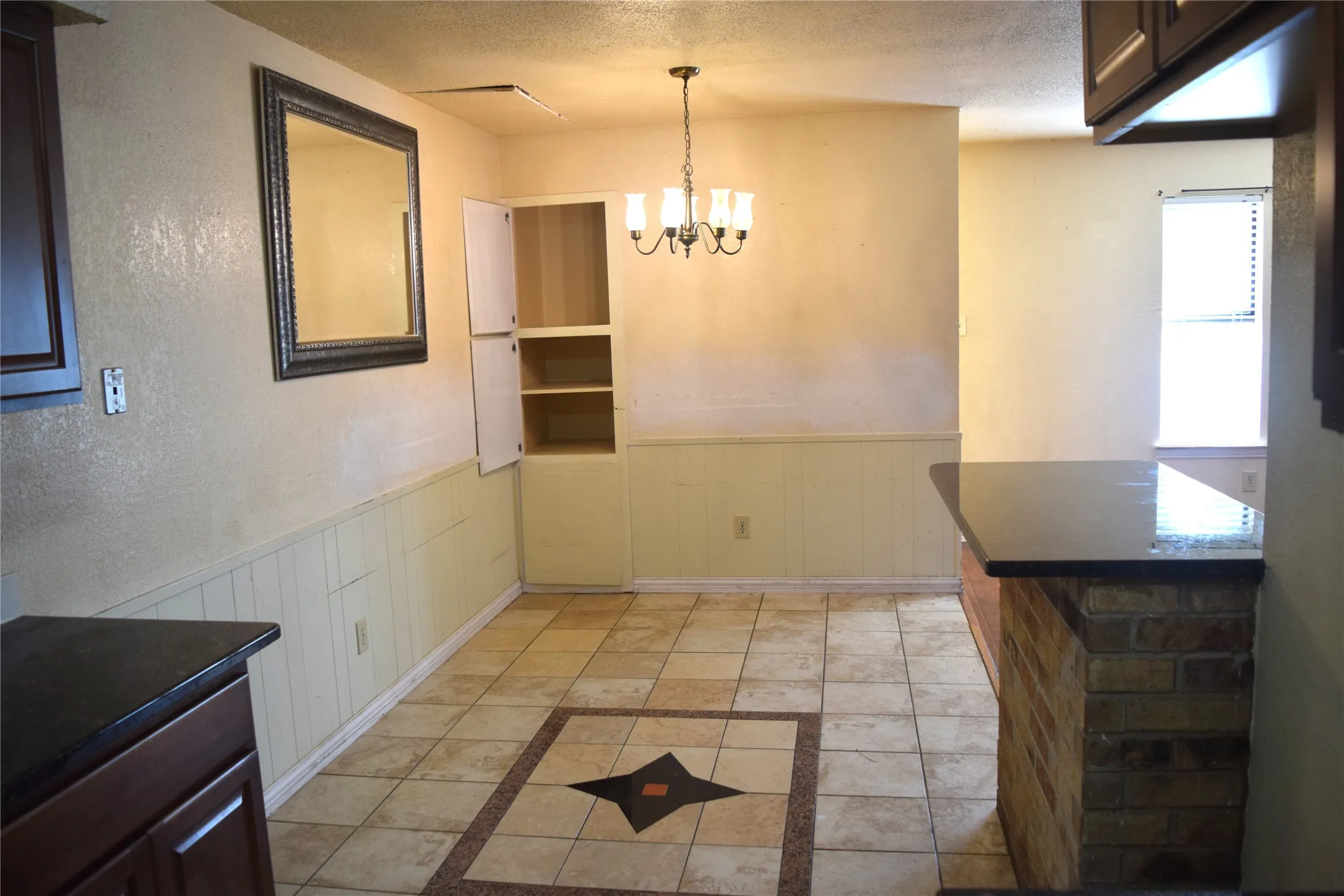 Duplex For Rent in Dallas County , 1806 Family Circle, Grand Prairie, Texas 75051, 2 Bedroom, 3 Bathroom, Garage spaces, 1,120 Sqft, built in 1982, mls#21325395, Real Estate Agent in Grand Prairie, Homes For Rent in Dallas county, Homes For Rent in Grand Prairie, Realtor in Grand Prairie Texas, Real Estate Brokerage Independent Realty Texas, Luminita Cordes Realtor