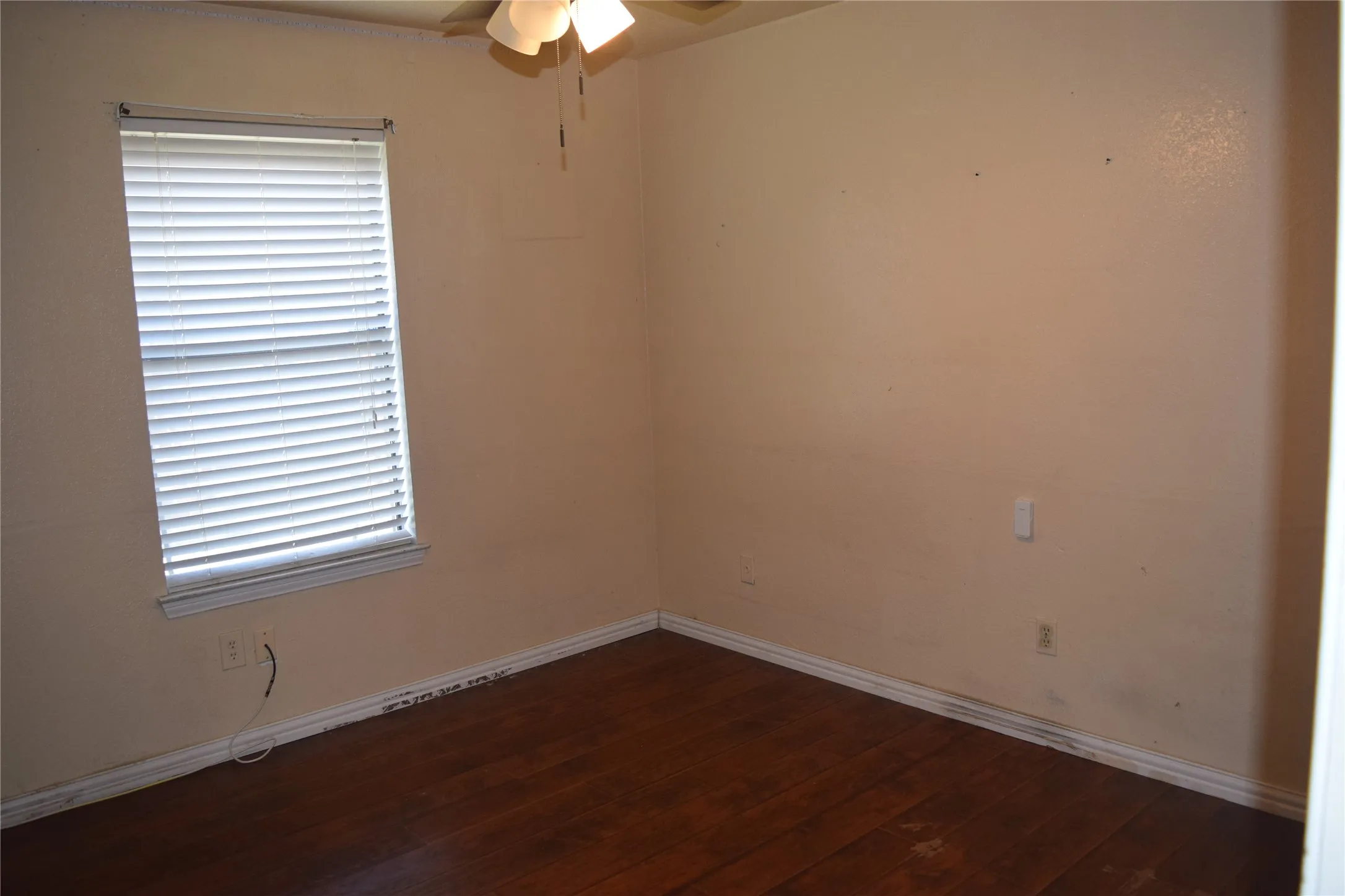 Duplex For Rent in Dallas County , 1806 Family Circle, Grand Prairie, Texas 75051, 2 Bedroom, 3 Bathroom, Garage spaces, 1,120 Sqft, built in 1982, mls#21325395, Real Estate Agent in Grand Prairie, Homes For Rent in Dallas county, Homes For Rent in Grand Prairie, Realtor in Grand Prairie Texas, Real Estate Brokerage Independent Realty Texas, Luminita Cordes Realtor