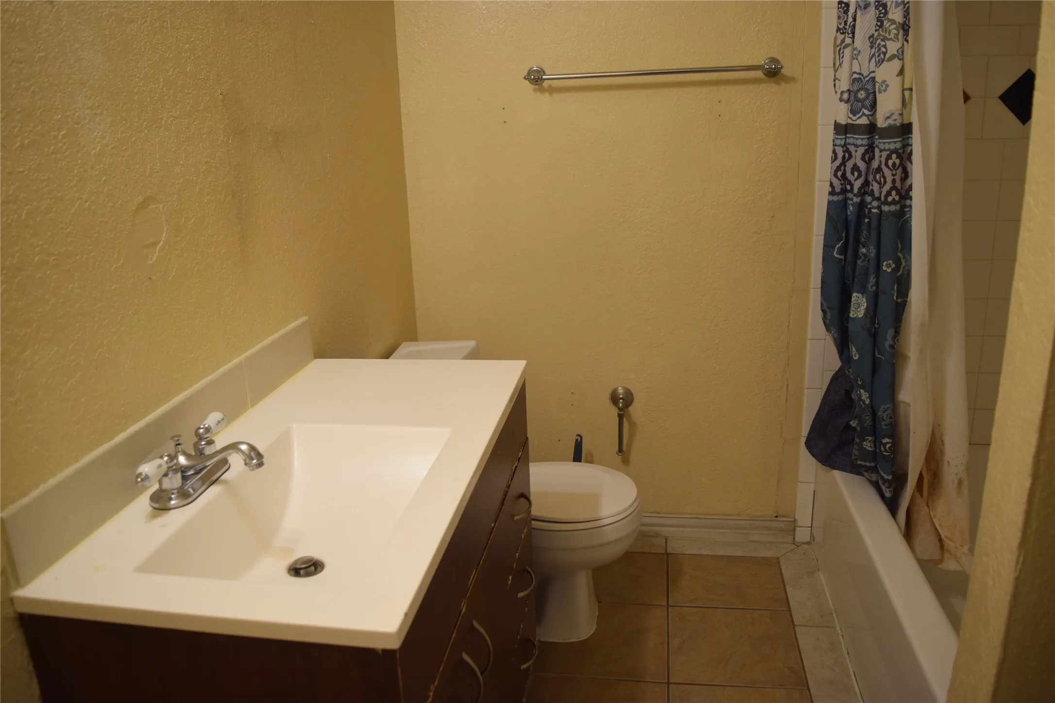 Duplex For Rent in Dallas County , 1806 Family Circle, Grand Prairie, Texas 75051, 2 Bedroom, 3 Bathroom, Garage spaces, 1,120 Sqft, built in 1982, mls#21325395, Real Estate Agent in Grand Prairie, Homes For Rent in Dallas county, Homes For Rent in Grand Prairie, Realtor in Grand Prairie Texas, Real Estate Brokerage Independent Realty Texas, Luminita Cordes Realtor