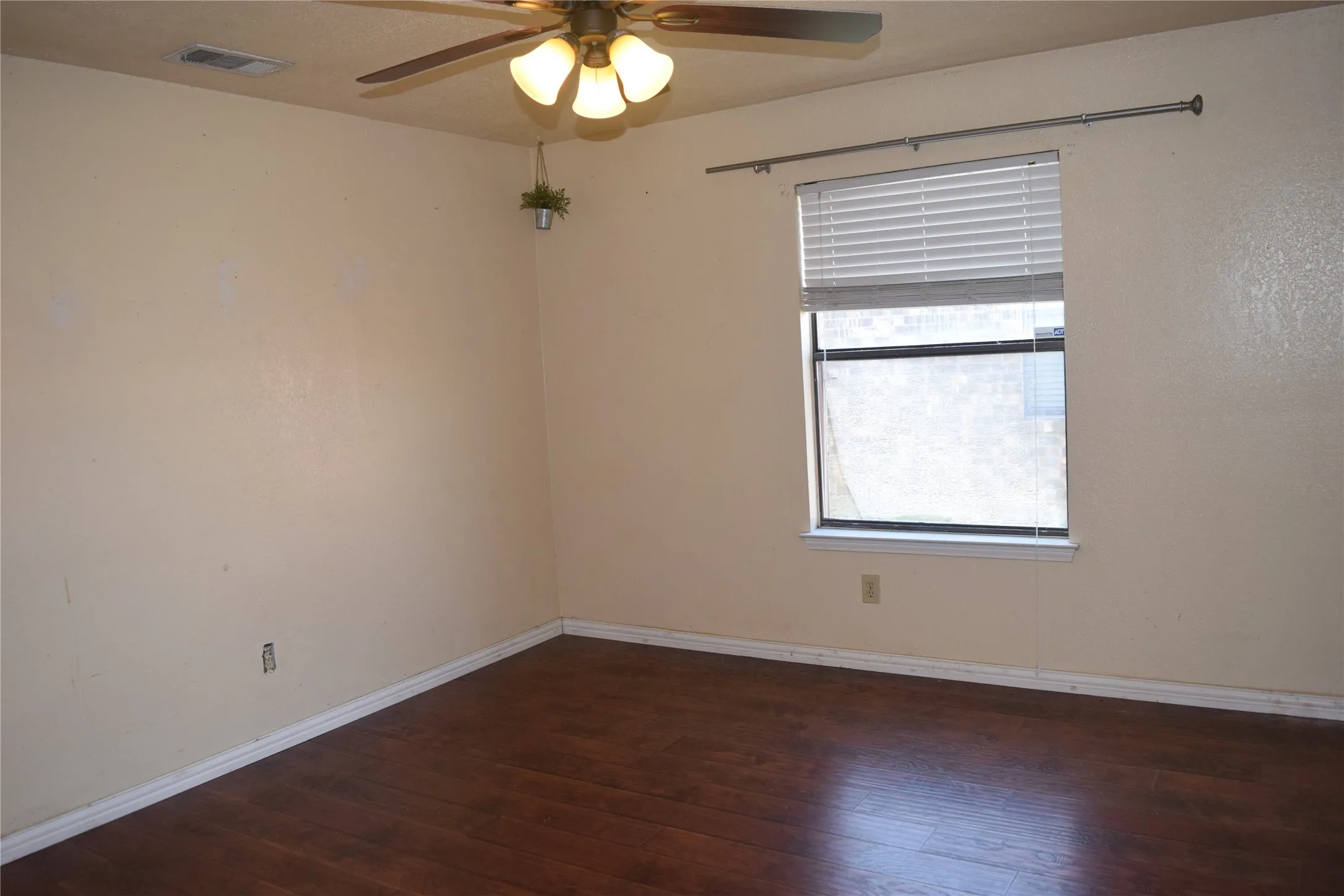 Duplex For Rent in Dallas County , 1806 Family Circle, Grand Prairie, Texas 75051, 2 Bedroom, 3 Bathroom, Garage spaces, 1,120 Sqft, built in 1982, mls#21325395, Real Estate Agent in Grand Prairie, Homes For Rent in Dallas county, Homes For Rent in Grand Prairie, Realtor in Grand Prairie Texas, Real Estate Brokerage Independent Realty Texas, Luminita Cordes Realtor