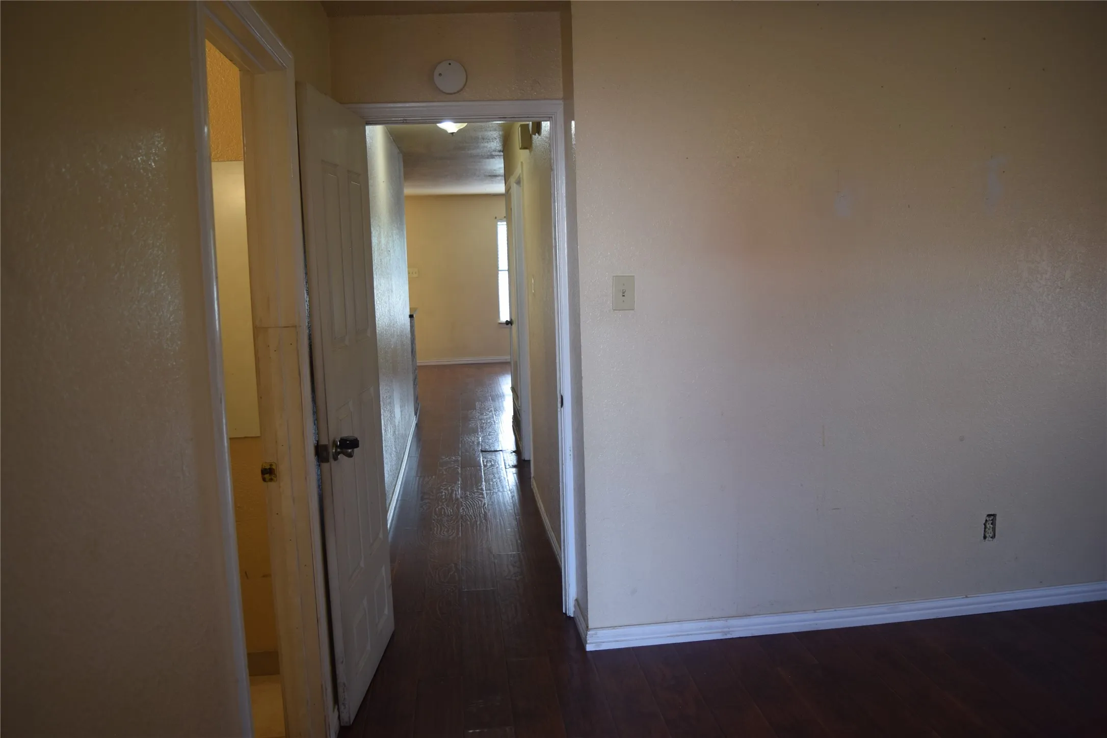 Duplex For Rent in Dallas County , 1806 Family Circle, Grand Prairie, Texas 75051, 2 Bedroom, 3 Bathroom, Garage spaces, 1,120 Sqft, built in 1982, mls#21325395, Real Estate Agent in Grand Prairie, Homes For Rent in Dallas county, Homes For Rent in Grand Prairie, Realtor in Grand Prairie Texas, Real Estate Brokerage Independent Realty Texas, Luminita Cordes Realtor