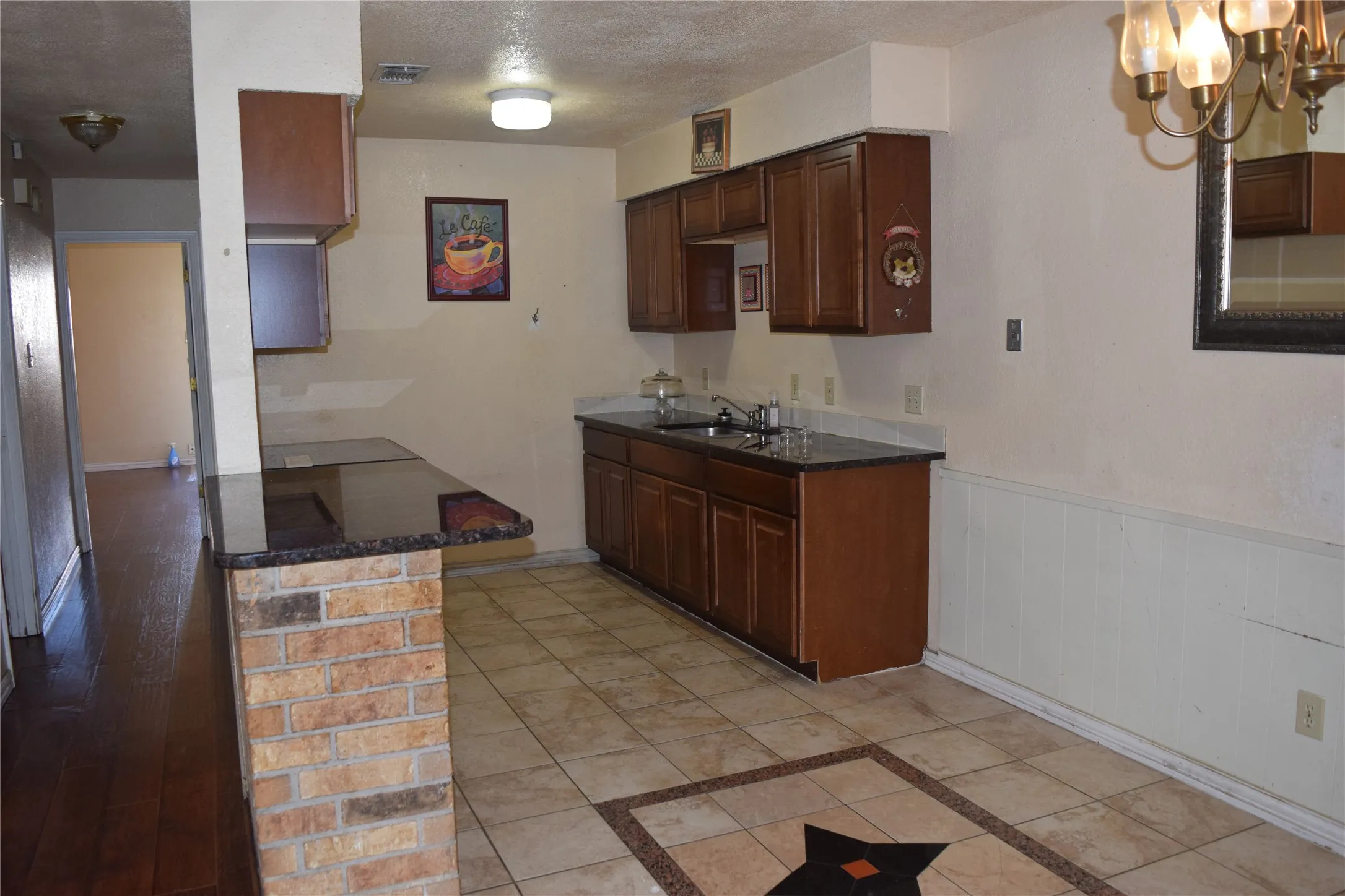 Duplex For Rent in Dallas County , 1806 Family Circle, Grand Prairie, Texas 75051, 2 Bedroom, 3 Bathroom, Garage spaces, 1,120 Sqft, built in 1982, mls#21325395, Real Estate Agent in Grand Prairie, Homes For Rent in Dallas county, Homes For Rent in Grand Prairie, Realtor in Grand Prairie Texas, Real Estate Brokerage Independent Realty Texas, Luminita Cordes Realtor