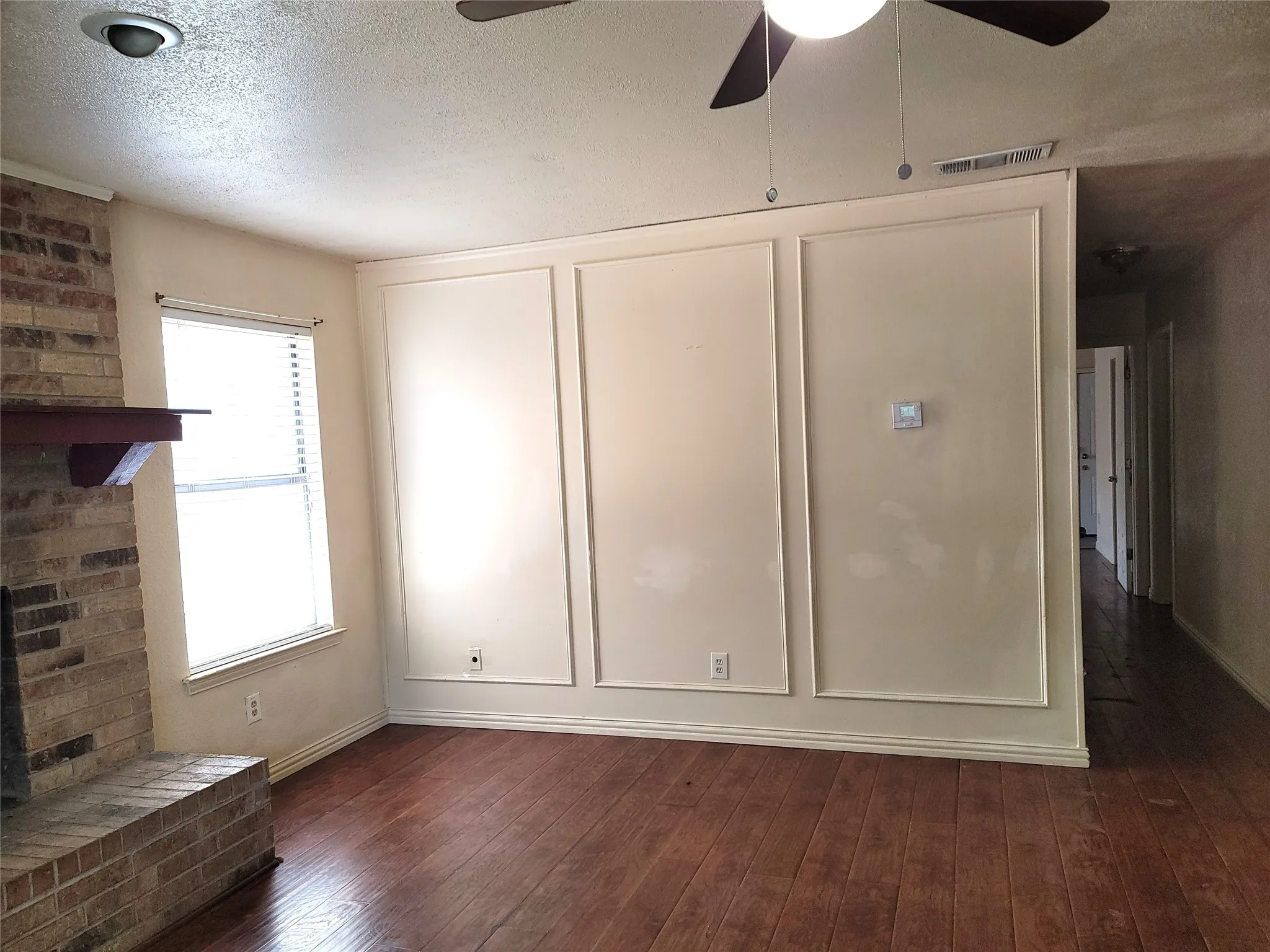 Duplex For Rent in Dallas County , 1806 Family Circle, Grand Prairie, Texas 75051, 2 Bedroom, 3 Bathroom, Garage spaces, 1,120 Sqft, built in 1982, mls#21325395, Real Estate Agent in Grand Prairie, Homes For Rent in Dallas county, Homes For Rent in Grand Prairie, Realtor in Grand Prairie Texas, Real Estate Brokerage Independent Realty Texas, Luminita Cordes Realtor