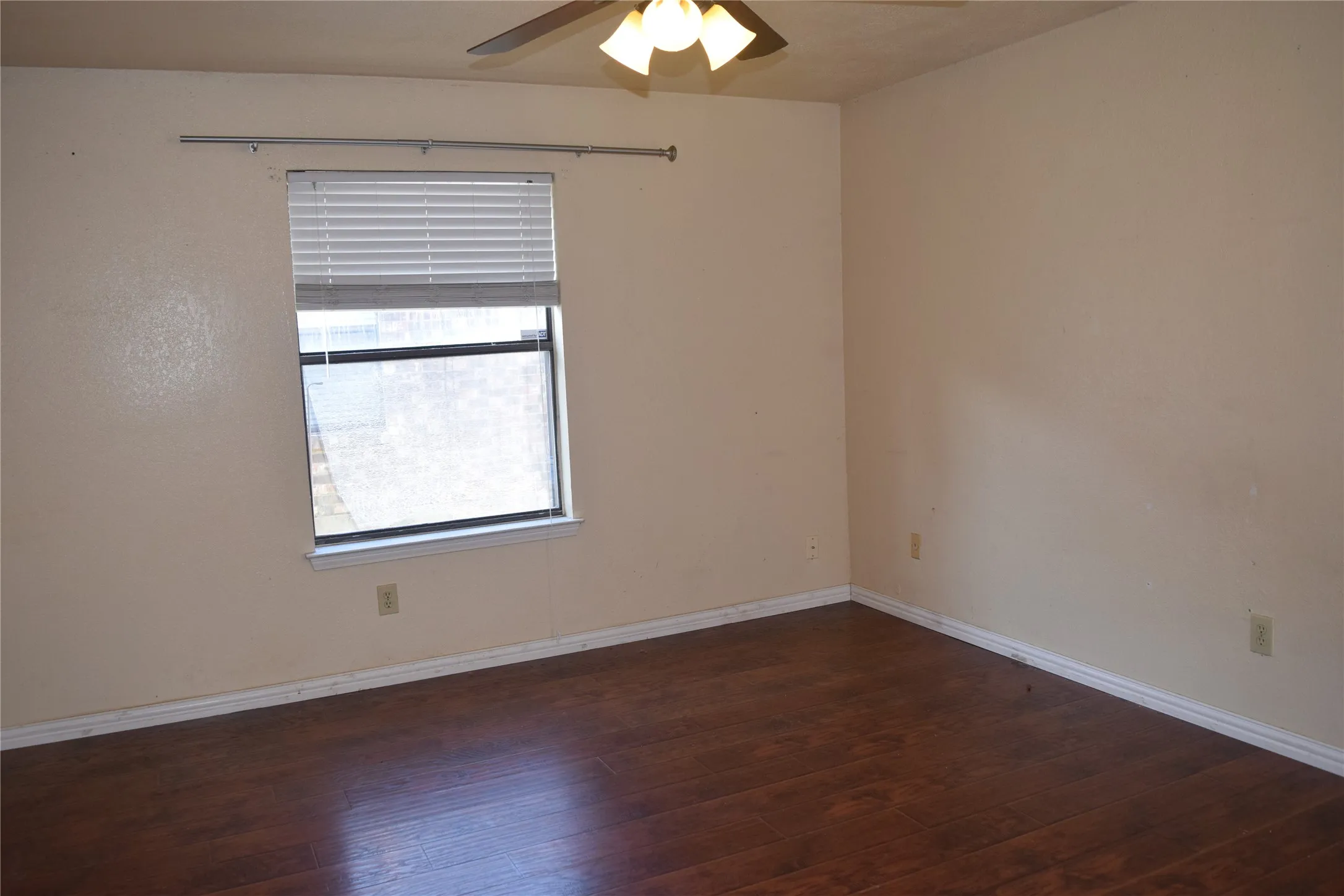 Duplex For Rent in Dallas County , 1806 Family Circle, Grand Prairie, Texas 75051, 2 Bedroom, 3 Bathroom, Garage spaces, 1,120 Sqft, built in 1982, mls#21325395, Real Estate Agent in Grand Prairie, Homes For Rent in Dallas county, Homes For Rent in Grand Prairie, Realtor in Grand Prairie Texas, Real Estate Brokerage Independent Realty Texas, Luminita Cordes Realtor