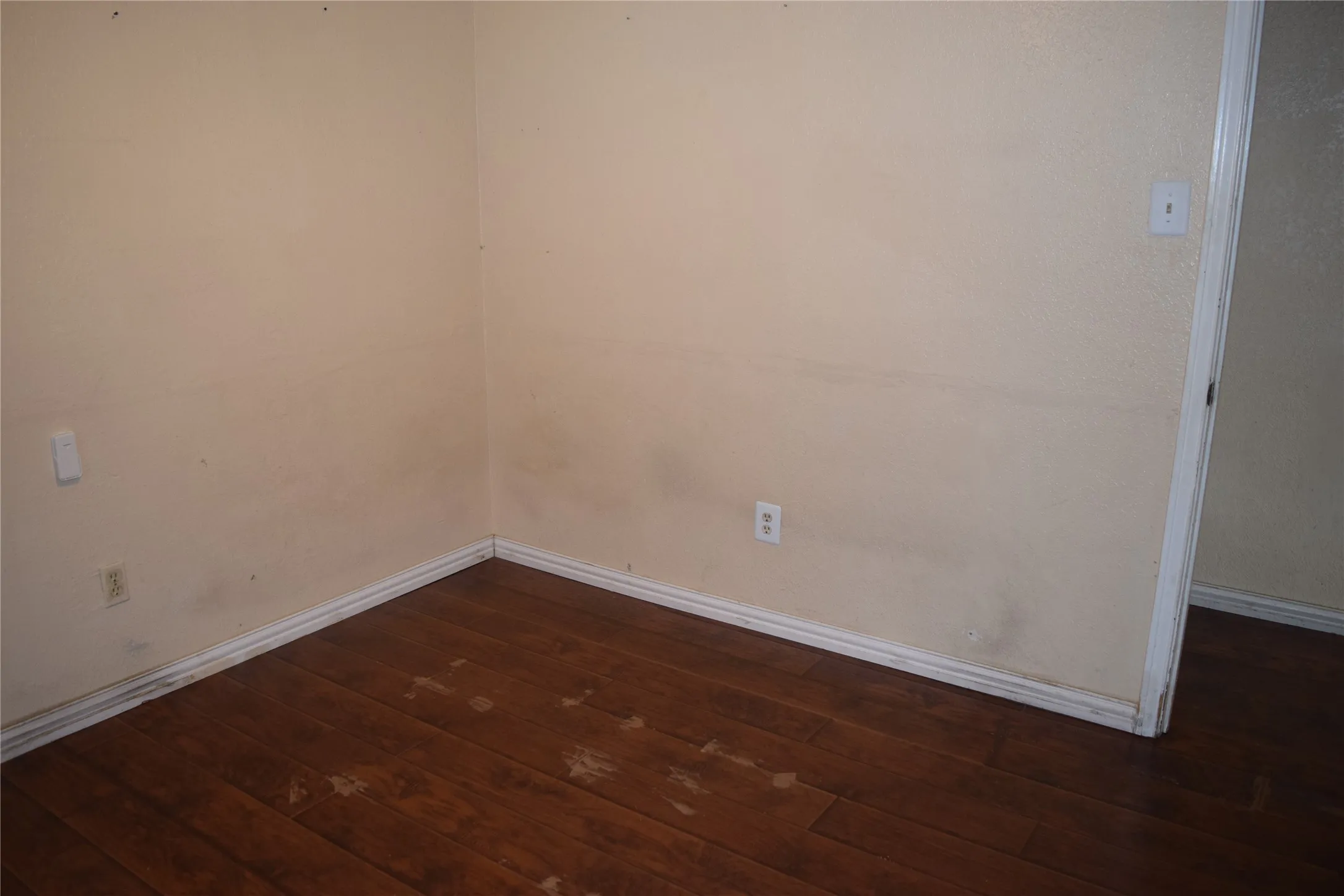 Duplex For Rent in Dallas County , 1806 Family Circle, Grand Prairie, Texas 75051, 2 Bedroom, 3 Bathroom, Garage spaces, 1,120 Sqft, built in 1982, mls#21325395, Real Estate Agent in Grand Prairie, Homes For Rent in Dallas county, Homes For Rent in Grand Prairie, Realtor in Grand Prairie Texas, Real Estate Brokerage Independent Realty Texas, Luminita Cordes Realtor