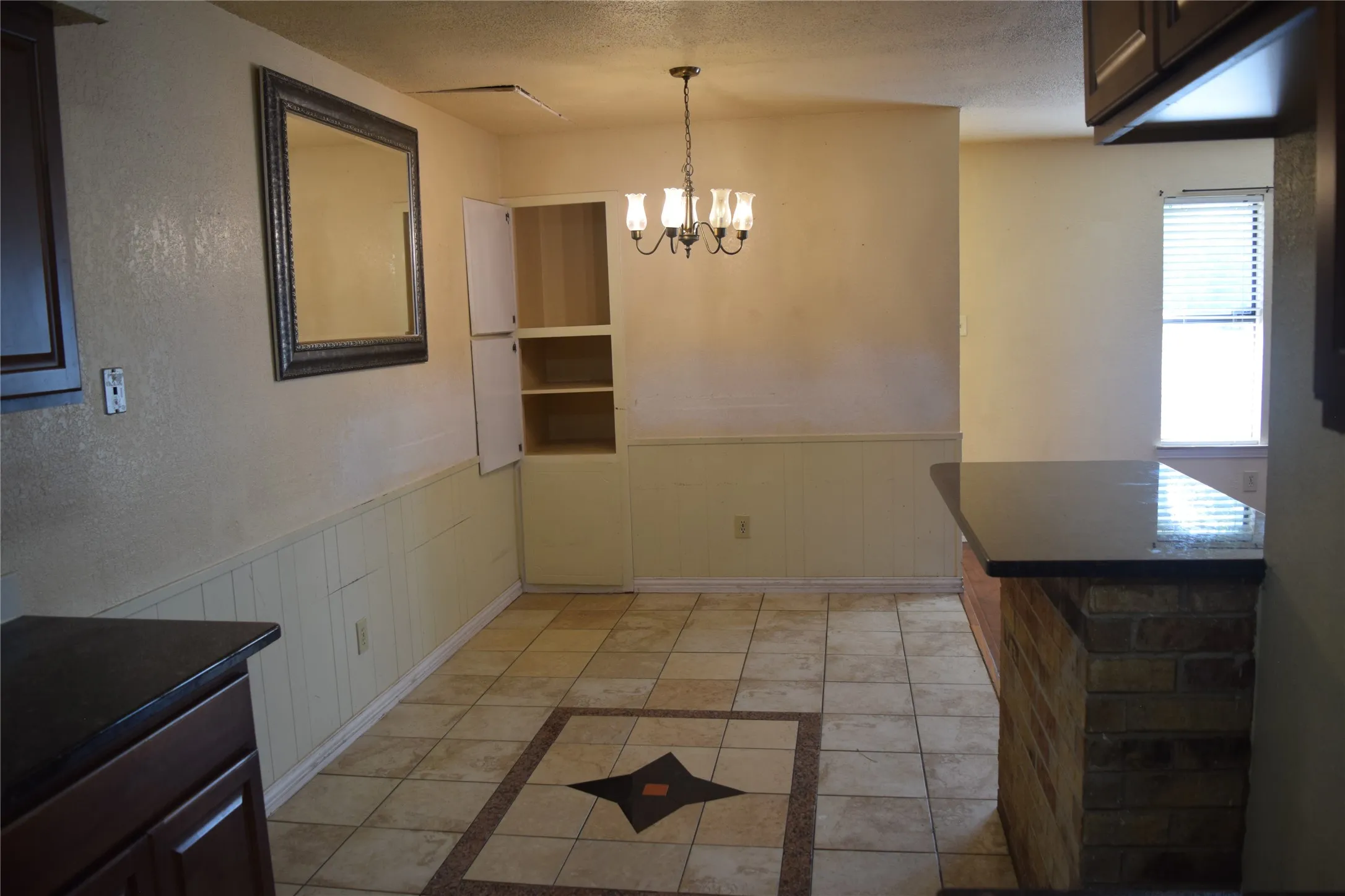 Duplex For Rent in Dallas County , 1806 Family Circle, Grand Prairie, Texas 75051, 2 Bedroom, 3 Bathroom, Garage spaces, 1,120 Sqft, built in 1982, mls#21325395, Real Estate Agent in Grand Prairie, Homes For Rent in Dallas county, Homes For Rent in Grand Prairie, Realtor in Grand Prairie Texas, Real Estate Brokerage Independent Realty Texas, Luminita Cordes Realtor