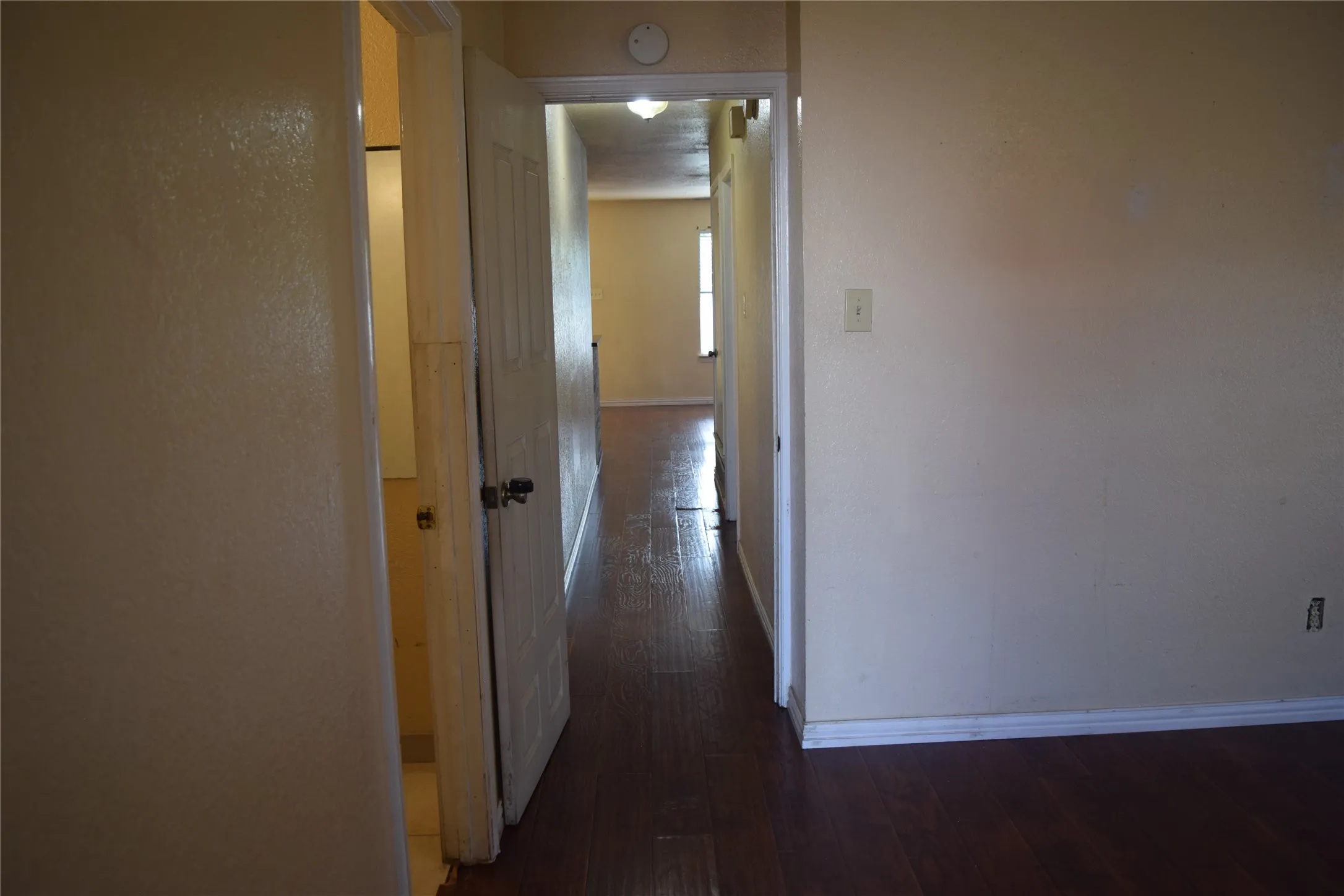 Duplex For Rent in Dallas County , 1806 Family Circle, Grand Prairie, Texas 75051, 2 Bedroom, 3 Bathroom, Garage spaces, 1,120 Sqft, built in 1982, mls#21325395, Real Estate Agent in Grand Prairie, Homes For Rent in Dallas county, Homes For Rent in Grand Prairie, Realtor in Grand Prairie Texas, Real Estate Brokerage Independent Realty Texas, Luminita Cordes Realtor