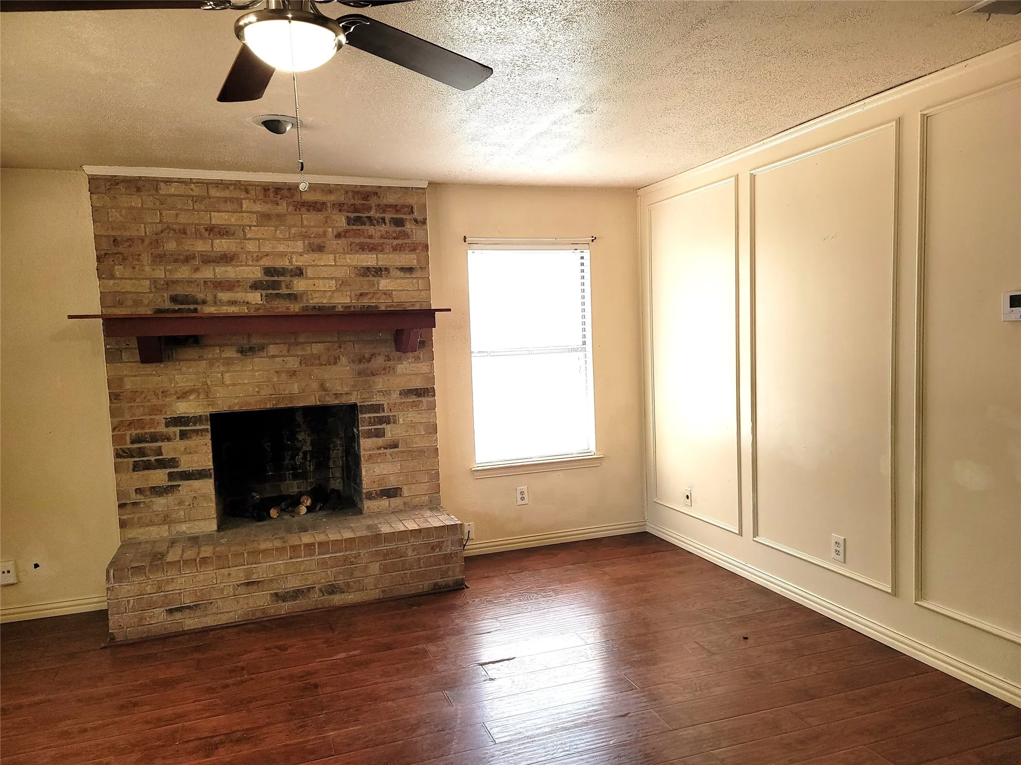 Duplex For Rent in Dallas County , 1806 Family Circle, Grand Prairie, Texas 75051, 2 Bedroom, 3 Bathroom, Garage spaces, 1,120 Sqft, built in 1982, mls#21325395, Real Estate Agent in Grand Prairie, Homes For Rent in Dallas county, Homes For Rent in Grand Prairie, Realtor in Grand Prairie Texas, Real Estate Brokerage Independent Realty Texas, Luminita Cordes Realtor