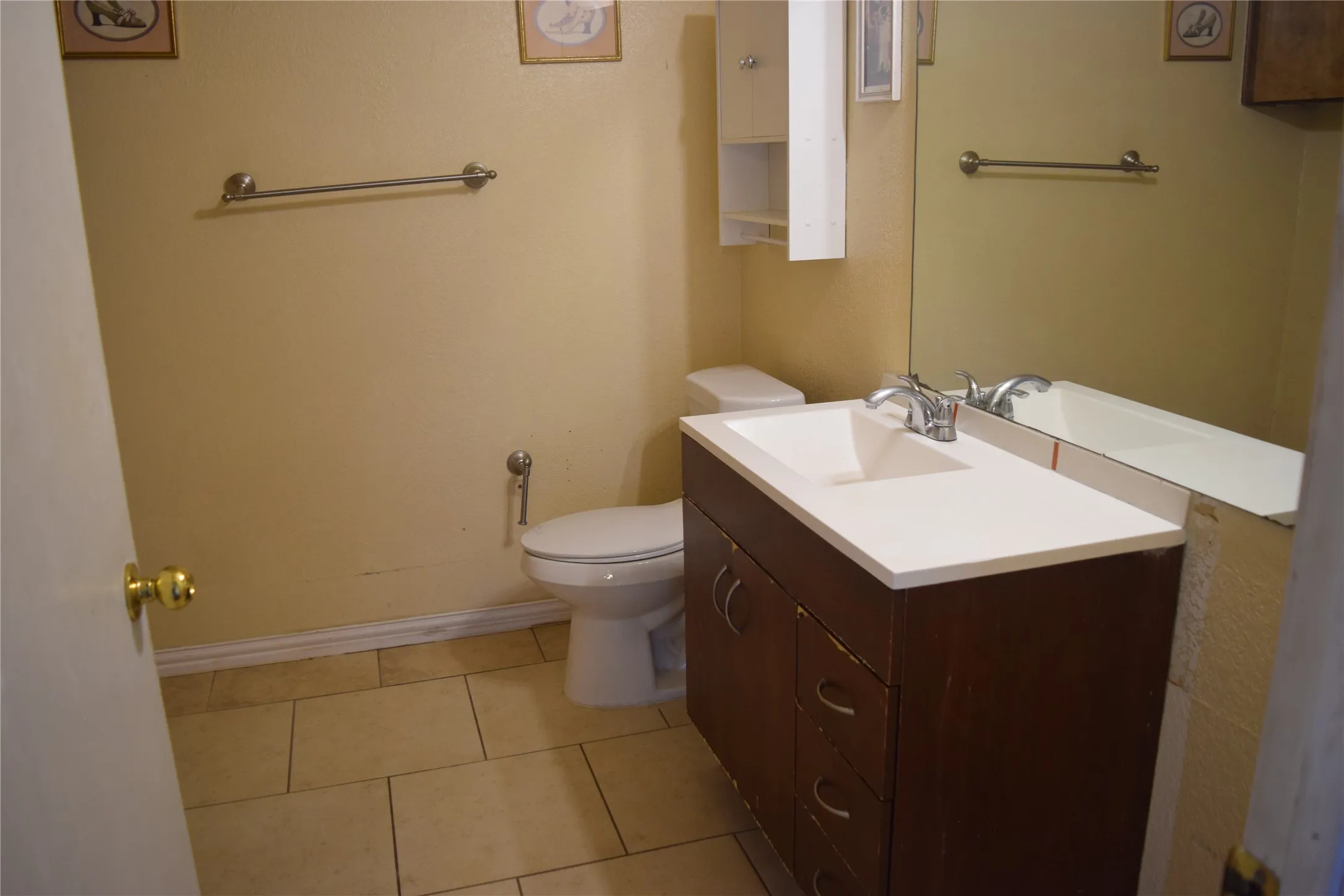 Duplex For Rent in Dallas County , 1806 Family Circle, Grand Prairie, Texas 75051, 2 Bedroom, 3 Bathroom, Garage spaces, 1,120 Sqft, built in 1982, mls#21325395, Real Estate Agent in Grand Prairie, Homes For Rent in Dallas county, Homes For Rent in Grand Prairie, Realtor in Grand Prairie Texas, Real Estate Brokerage Independent Realty Texas, Luminita Cordes Realtor