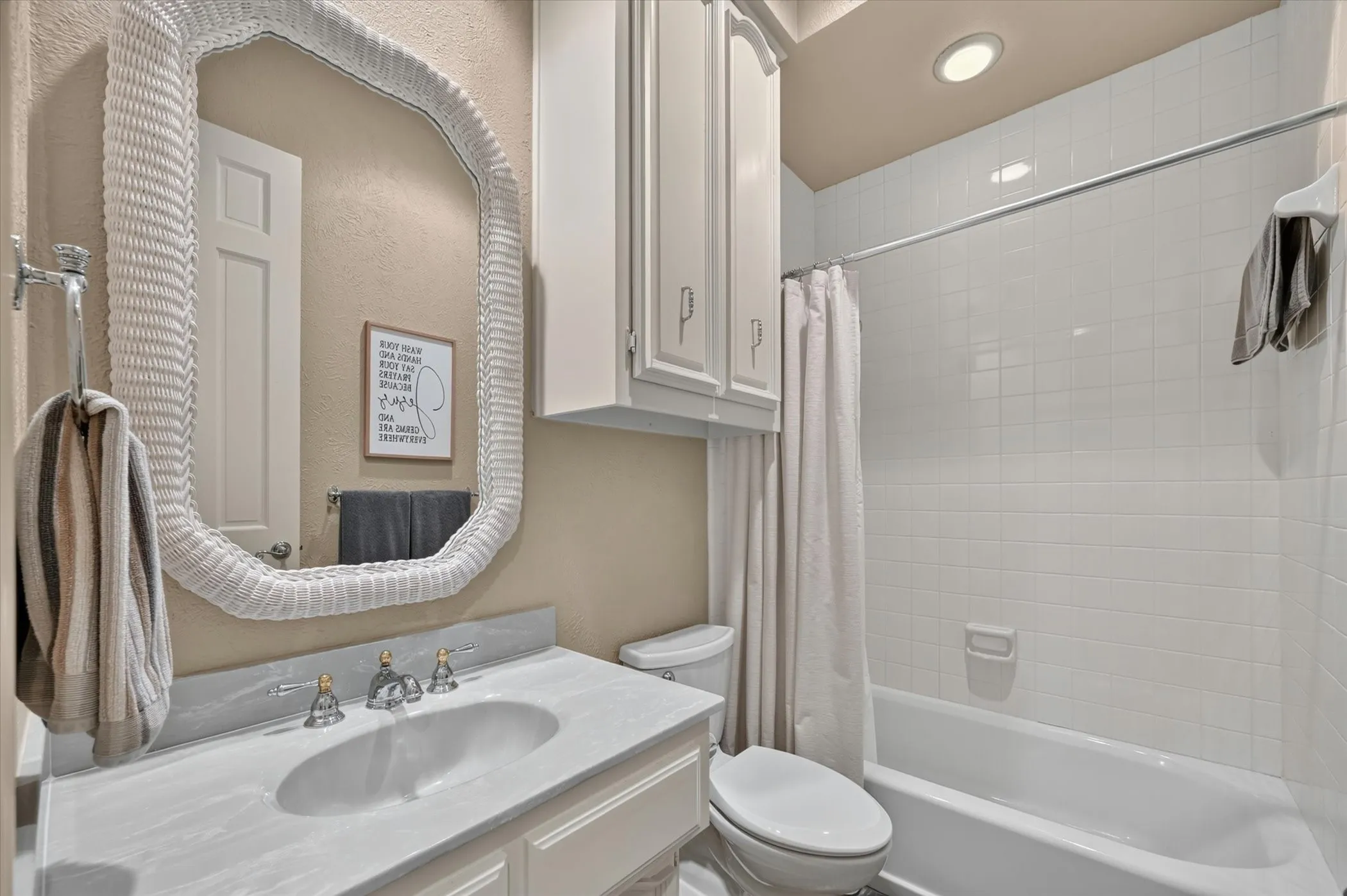 Single Family Residence For Sale in Collin County , 4827 Sandestin Drive, Dallas, Texas 75287, 5 Bedroom, 5 Bathroom, 3 Garage spaces, 4,265 Sqft, built in 1989, mls#21325347, Real Estate Agent in Dallas, Homes For Sale in Collin county, Homes For Sale in Dallas, Realtor in Dallas Texas, Real Estate Brokerage Independent Realty Texas, Luminita Cordes Realtor