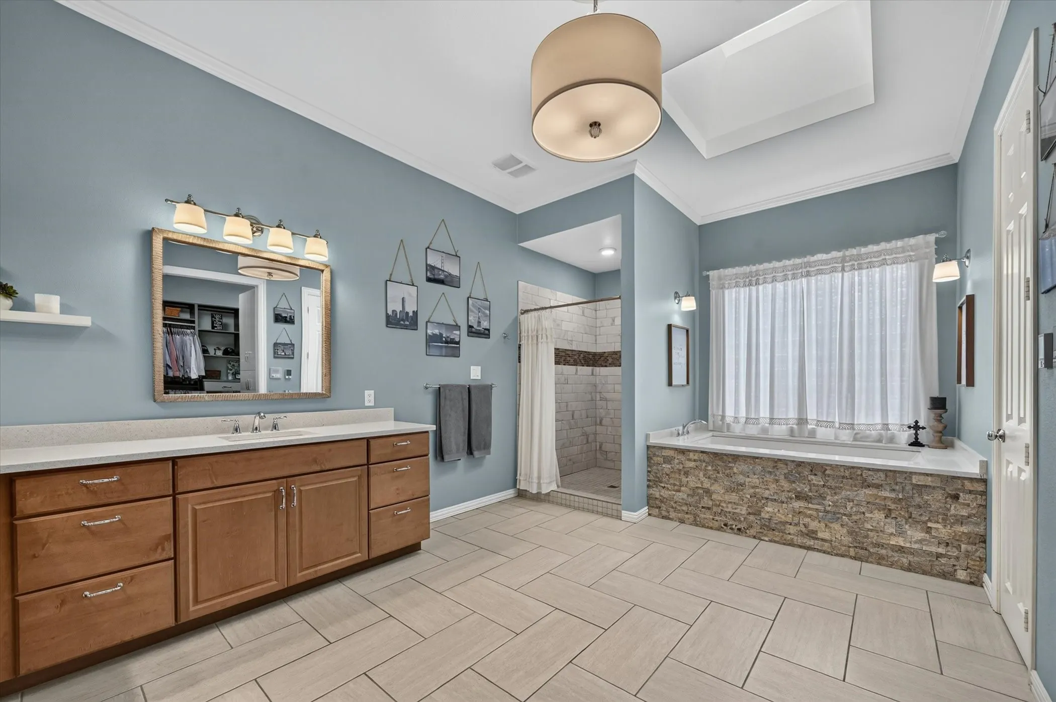 Single Family Residence For Sale in Collin County , 4827 Sandestin Drive, Dallas, Texas 75287, 5 Bedroom, 5 Bathroom, 3 Garage spaces, 4,265 Sqft, built in 1989, mls#21325347, Real Estate Agent in Dallas, Homes For Sale in Collin county, Homes For Sale in Dallas, Realtor in Dallas Texas, Real Estate Brokerage Independent Realty Texas, Luminita Cordes Realtor