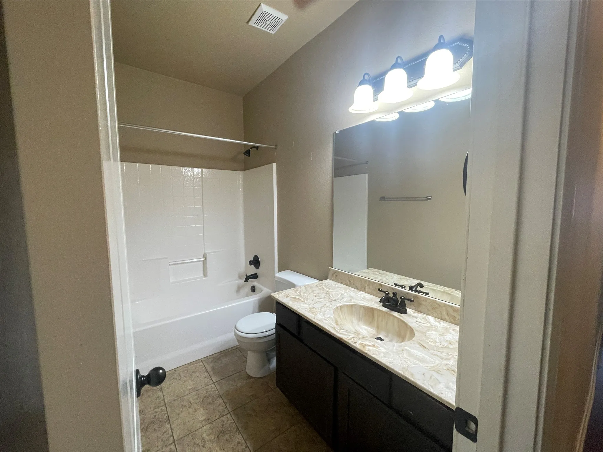 Duplex For Rent in Tarrant County , 1432 Ravenwood Drive, Mansfield, Texas 76063, 3 Bedroom, 2 Bathroom, 2 Garage spaces, 1,202 Sqft, built in 2010, mls#21317408, Real Estate Agent in Mansfield, Homes For Rent in Tarrant county, Homes For Rent in Mansfield, Realtor in Mansfield Texas, Real Estate Brokerage Independent Realty Texas, Luminita Cordes Realtor