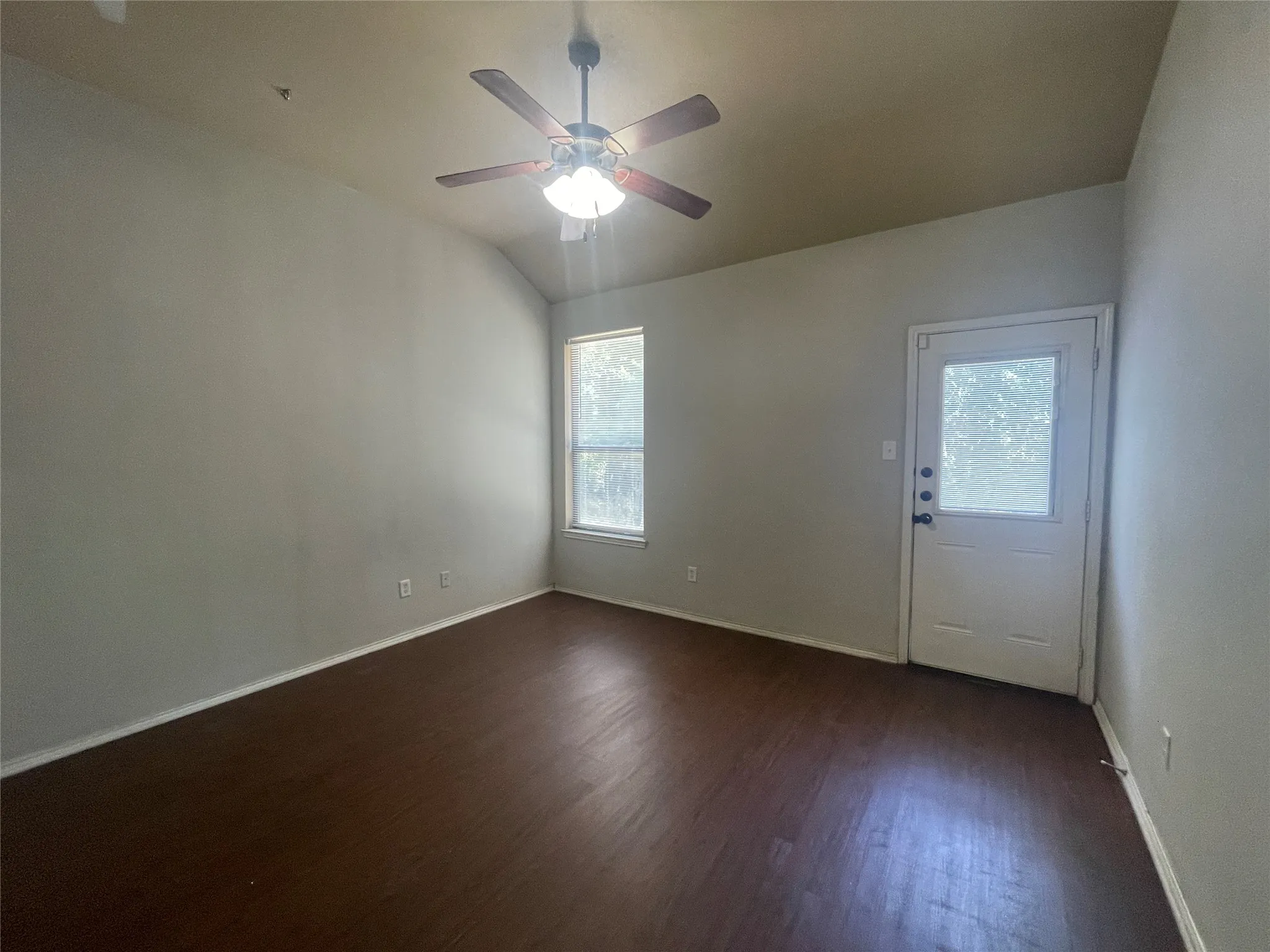 Duplex For Rent in Tarrant County , 1432 Ravenwood Drive, Mansfield, Texas 76063, 3 Bedroom, 2 Bathroom, 2 Garage spaces, 1,202 Sqft, built in 2010, mls#21317408, Real Estate Agent in Mansfield, Homes For Rent in Tarrant county, Homes For Rent in Mansfield, Realtor in Mansfield Texas, Real Estate Brokerage Independent Realty Texas, Luminita Cordes Realtor