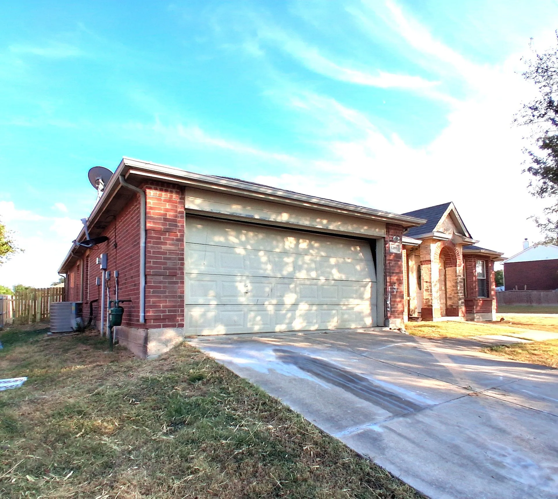 Single Family Residence For Sale in Kaufman County , 1200 Hampton Drive, Forney, Texas 75126, 4 Bedroom, 2 Bathroom, 2 Garage spaces, 2,484 Sqft, built in 2002, mls#21323626, Real Estate Agent in Forney, Homes For Sale in Kaufman county, Homes For Sale in Forney, Realtor in Forney Texas, Real Estate Brokerage Independent Realty Texas, Luminita Cordes Realtor