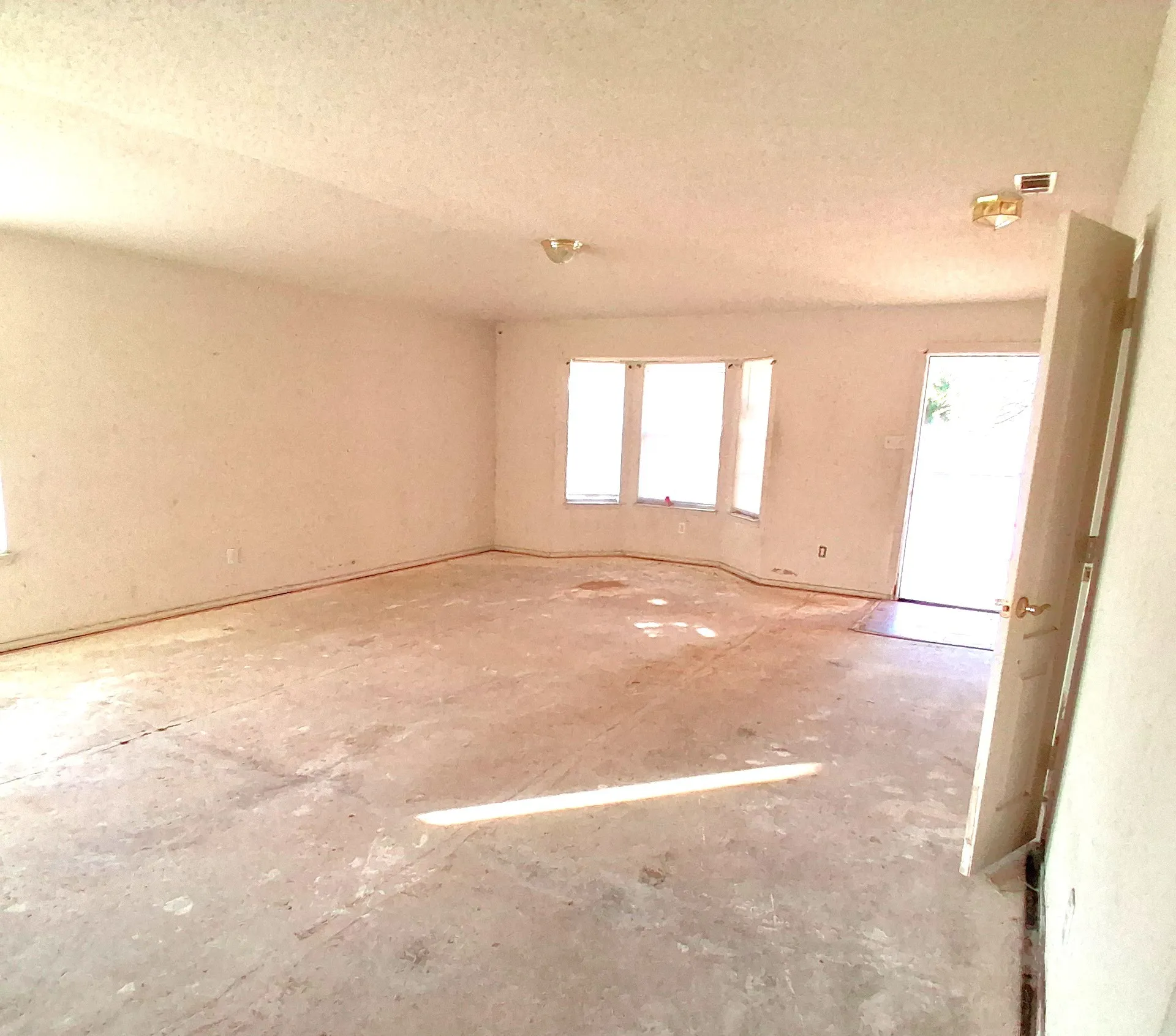 Single Family Residence For Sale in Kaufman County , 1200 Hampton Drive, Forney, Texas 75126, 4 Bedroom, 2 Bathroom, 2 Garage spaces, 2,484 Sqft, built in 2002, mls#21323626, Real Estate Agent in Forney, Homes For Sale in Kaufman county, Homes For Sale in Forney, Realtor in Forney Texas, Real Estate Brokerage Independent Realty Texas, Luminita Cordes Realtor