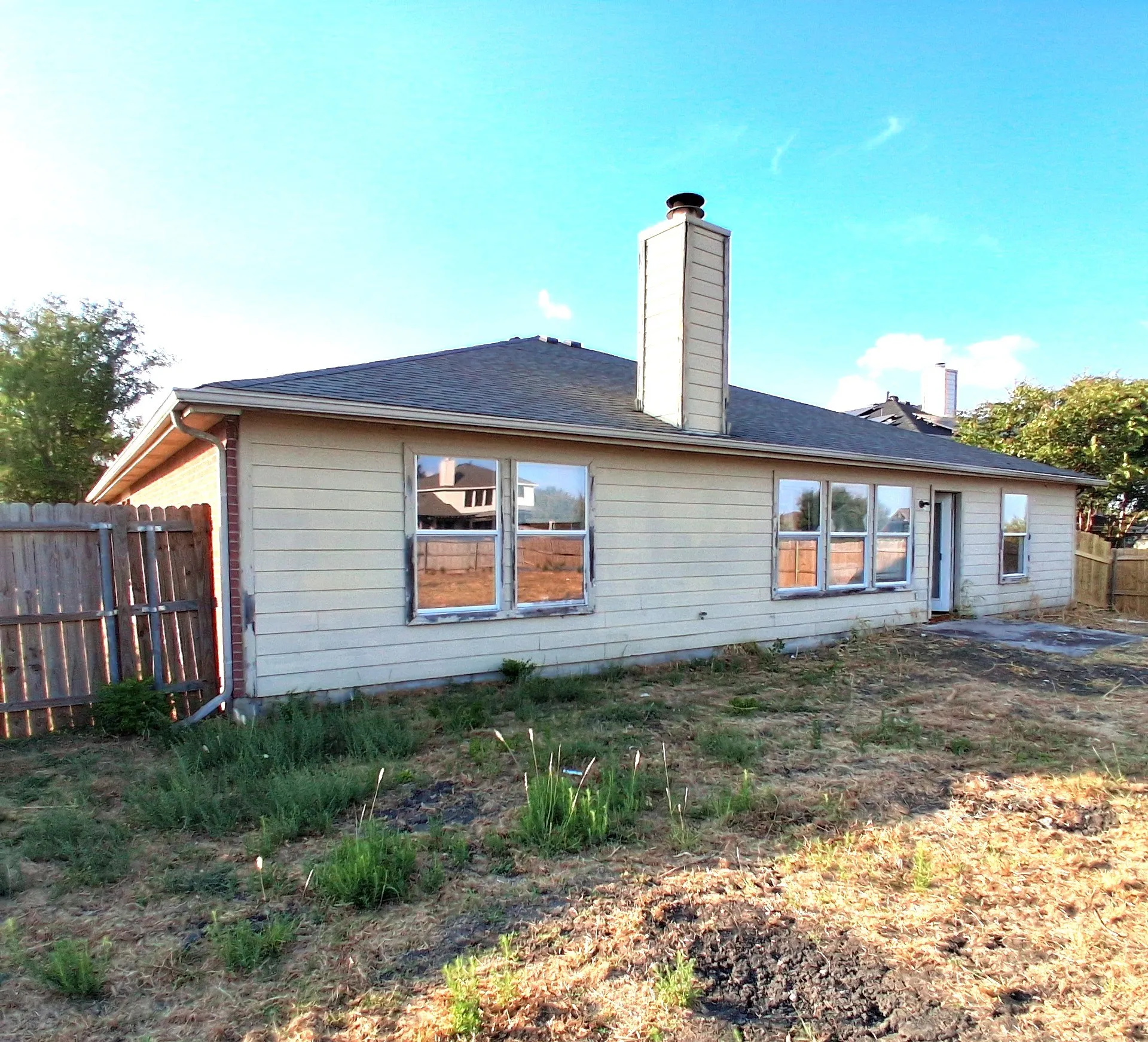 Single Family Residence For Sale in Kaufman County , 1200 Hampton Drive, Forney, Texas 75126, 4 Bedroom, 2 Bathroom, 2 Garage spaces, 2,484 Sqft, built in 2002, mls#21323626, Real Estate Agent in Forney, Homes For Sale in Kaufman county, Homes For Sale in Forney, Realtor in Forney Texas, Real Estate Brokerage Independent Realty Texas, Luminita Cordes Realtor