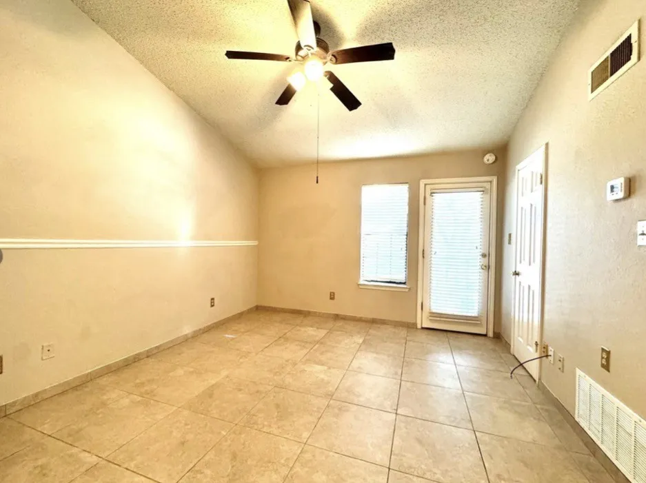 Condominium For Sale in Dallas County , 3635 Garden Brook, Farmers Branch, Texas 75234, 1 Bedroom, 2 Bathroom, Garage spaces, 919 Sqft, built in 1986, mls#21325418, Real Estate Agent in Farmers Branch, Homes For Sale in Dallas county, Homes For Sale in Farmers Branch, Realtor in Farmers Branch Texas, Real Estate Brokerage Independent Realty Texas, Luminita Cordes Realtor