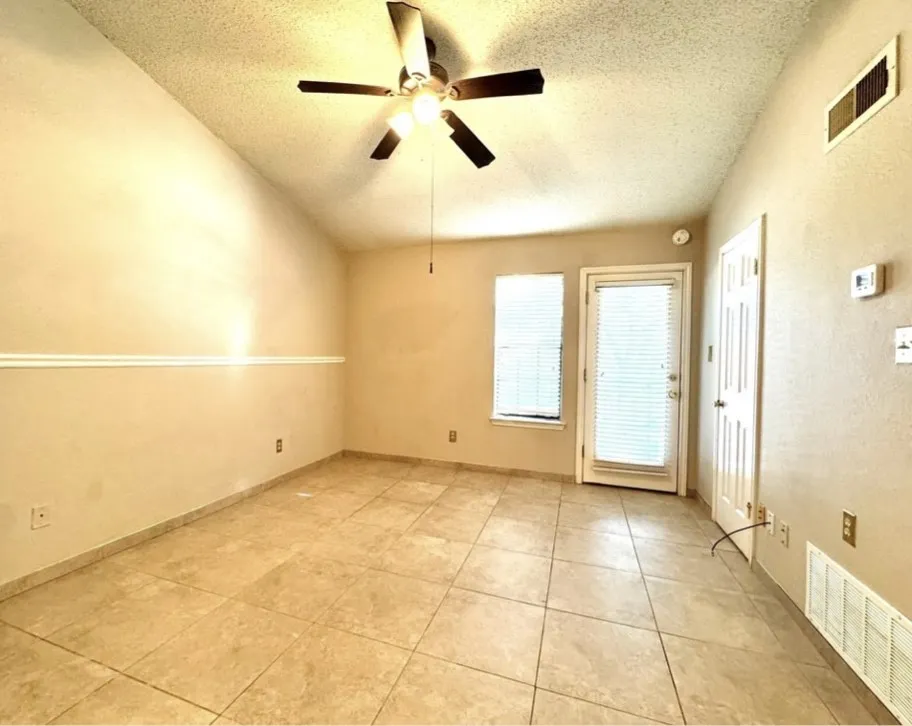 Condominium For Sale in Dallas County , 3635 Garden Brook, Farmers Branch, Texas 75234, 1 Bedroom, 2 Bathroom, Garage spaces, 919 Sqft, built in 1986, mls#21325418, Real Estate Agent in Farmers Branch, Homes For Sale in Dallas county, Homes For Sale in Farmers Branch, Realtor in Farmers Branch Texas, Real Estate Brokerage Independent Realty Texas, Luminita Cordes Realtor