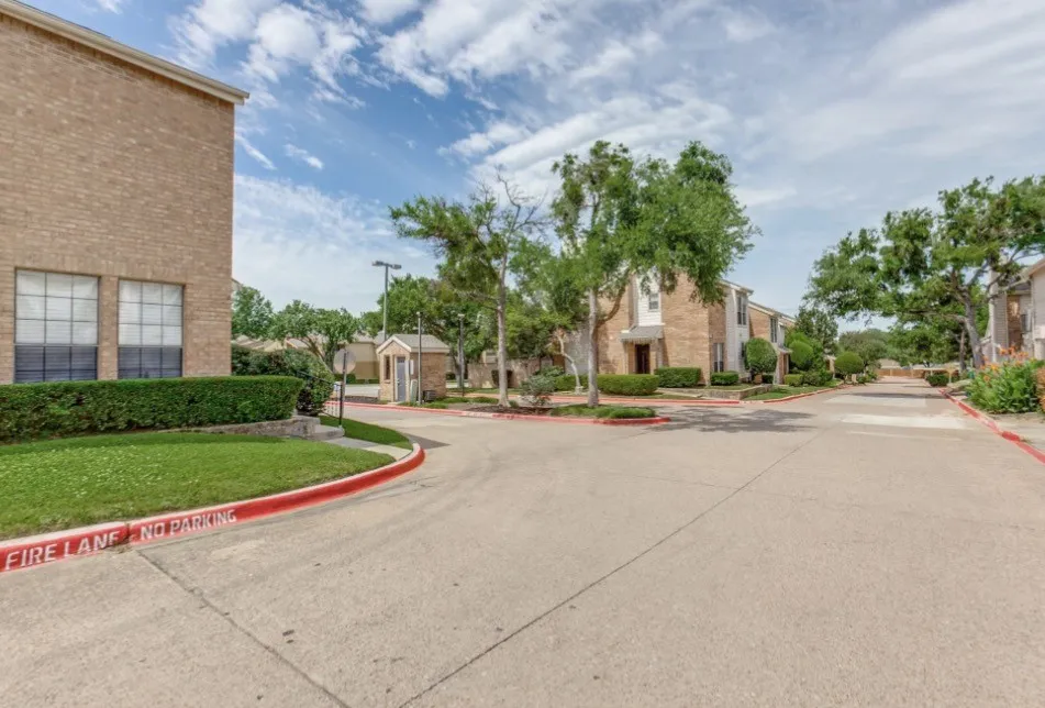 Condominium For Sale in Dallas County , 3635 Garden Brook, Farmers Branch, Texas 75234, 1 Bedroom, 2 Bathroom, Garage spaces, 919 Sqft, built in 1986, mls#21325418, Real Estate Agent in Farmers Branch, Homes For Sale in Dallas county, Homes For Sale in Farmers Branch, Realtor in Farmers Branch Texas, Real Estate Brokerage Independent Realty Texas, Luminita Cordes Realtor