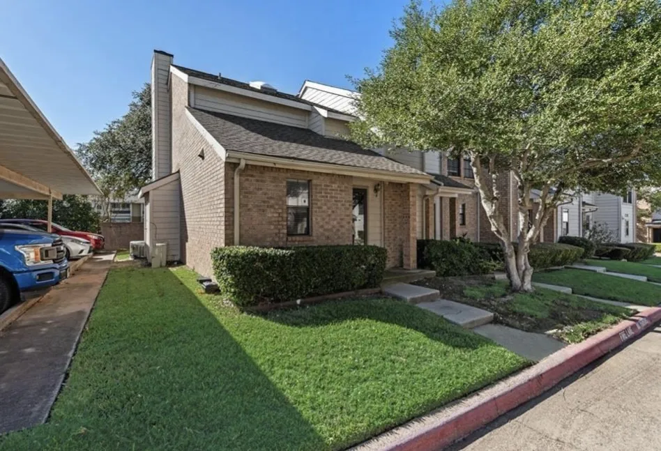 Condominium For Sale in Dallas County , 3635 Garden Brook, Farmers Branch, Texas 75234, 1 Bedroom, 2 Bathroom, Garage spaces, 919 Sqft, built in 1986, mls#21325418, Real Estate Agent in Farmers Branch, Homes For Sale in Dallas county, Homes For Sale in Farmers Branch, Realtor in Farmers Branch Texas, Real Estate Brokerage Independent Realty Texas, Luminita Cordes Realtor