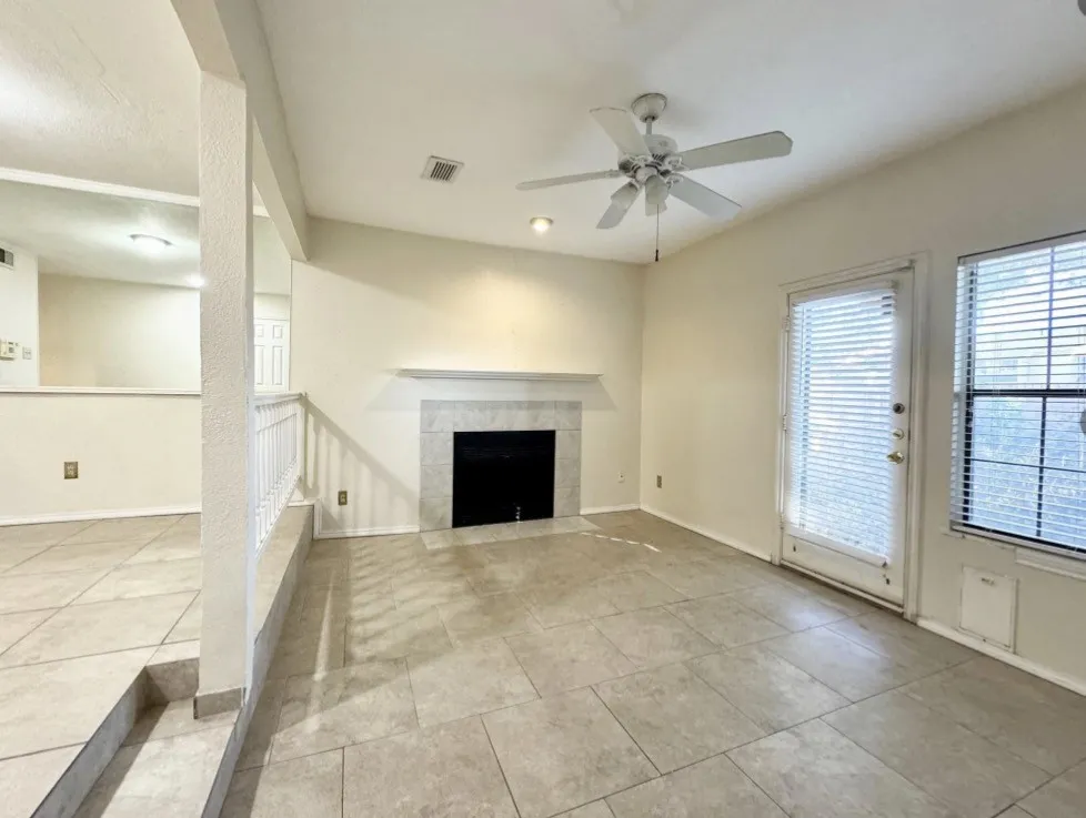 Condominium For Sale in Dallas County , 3635 Garden Brook, Farmers Branch, Texas 75234, 1 Bedroom, 2 Bathroom, Garage spaces, 919 Sqft, built in 1986, mls#21325418, Real Estate Agent in Farmers Branch, Homes For Sale in Dallas county, Homes For Sale in Farmers Branch, Realtor in Farmers Branch Texas, Real Estate Brokerage Independent Realty Texas, Luminita Cordes Realtor