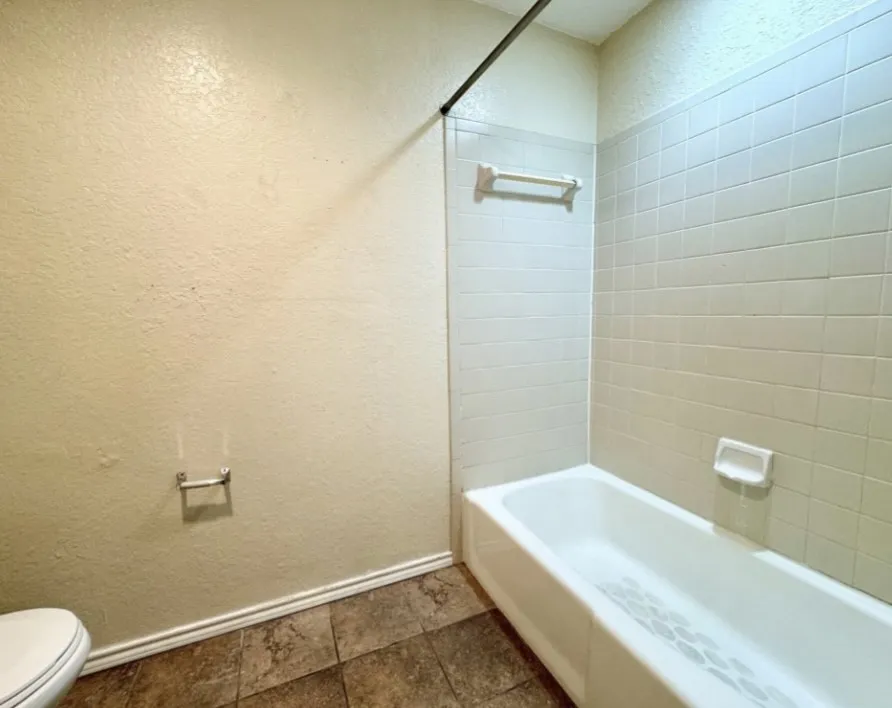 Condominium For Sale in Dallas County , 3635 Garden Brook, Farmers Branch, Texas 75234, 1 Bedroom, 2 Bathroom, Garage spaces, 919 Sqft, built in 1986, mls#21325418, Real Estate Agent in Farmers Branch, Homes For Sale in Dallas county, Homes For Sale in Farmers Branch, Realtor in Farmers Branch Texas, Real Estate Brokerage Independent Realty Texas, Luminita Cordes Realtor