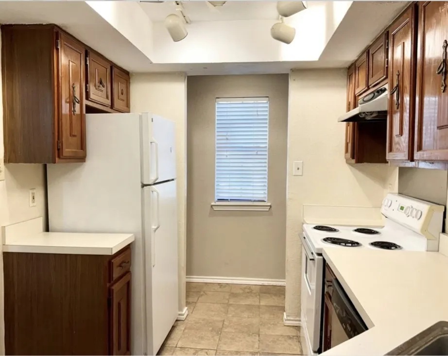 Condominium For Sale in Dallas County , 3635 Garden Brook, Farmers Branch, Texas 75234, 1 Bedroom, 2 Bathroom, Garage spaces, 919 Sqft, built in 1986, mls#21325418, Real Estate Agent in Farmers Branch, Homes For Sale in Dallas county, Homes For Sale in Farmers Branch, Realtor in Farmers Branch Texas, Real Estate Brokerage Independent Realty Texas, Luminita Cordes Realtor