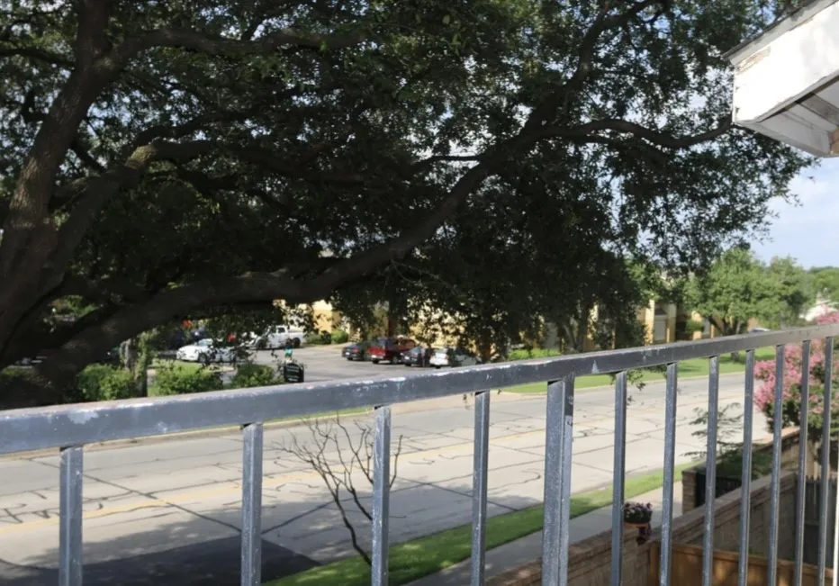 Condominium For Sale in Dallas County , 3635 Garden Brook, Farmers Branch, Texas 75234, 1 Bedroom, 2 Bathroom, Garage spaces, 919 Sqft, built in 1986, mls#21325418, Real Estate Agent in Farmers Branch, Homes For Sale in Dallas county, Homes For Sale in Farmers Branch, Realtor in Farmers Branch Texas, Real Estate Brokerage Independent Realty Texas, Luminita Cordes Realtor