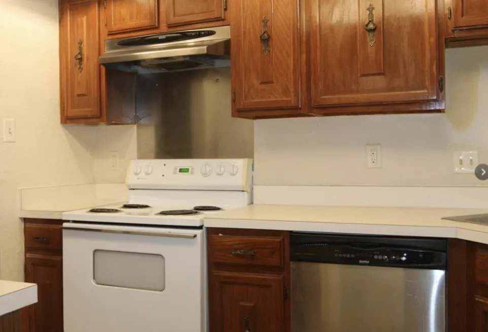 Condominium For Sale in Dallas County , 3635 Garden Brook, Farmers Branch, Texas 75234, 1 Bedroom, 2 Bathroom, Garage spaces, 919 Sqft, built in 1986, mls#21325418, Real Estate Agent in Farmers Branch, Homes For Sale in Dallas county, Homes For Sale in Farmers Branch, Realtor in Farmers Branch Texas, Real Estate Brokerage Independent Realty Texas, Luminita Cordes Realtor