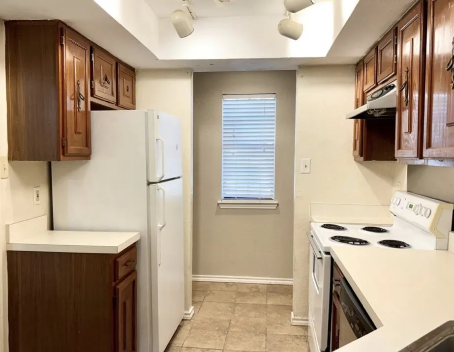 Condominium For Sale in Dallas County , 3635 Garden Brook, Farmers Branch, Texas 75234, 1 Bedroom, 2 Bathroom, Garage spaces, 919 Sqft, built in 1986, mls#21325418, Real Estate Agent in Farmers Branch, Homes For Sale in Dallas county, Homes For Sale in Farmers Branch, Realtor in Farmers Branch Texas, Real Estate Brokerage Independent Realty Texas, Luminita Cordes Realtor