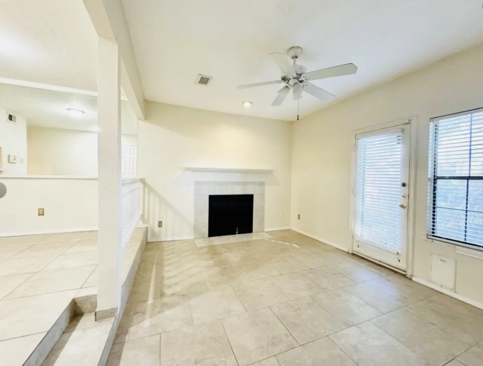 Condominium For Sale in Dallas County , 3635 Garden Brook, Farmers Branch, Texas 75234, 1 Bedroom, 2 Bathroom, Garage spaces, 919 Sqft, built in 1986, mls#21325418, Real Estate Agent in Farmers Branch, Homes For Sale in Dallas county, Homes For Sale in Farmers Branch, Realtor in Farmers Branch Texas, Real Estate Brokerage Independent Realty Texas, Luminita Cordes Realtor