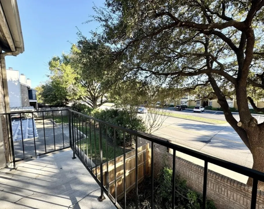 Condominium For Sale in Dallas County , 3635 Garden Brook, Farmers Branch, Texas 75234, 1 Bedroom, 2 Bathroom, Garage spaces, 919 Sqft, built in 1986, mls#21325418, Real Estate Agent in Farmers Branch, Homes For Sale in Dallas county, Homes For Sale in Farmers Branch, Realtor in Farmers Branch Texas, Real Estate Brokerage Independent Realty Texas, Luminita Cordes Realtor