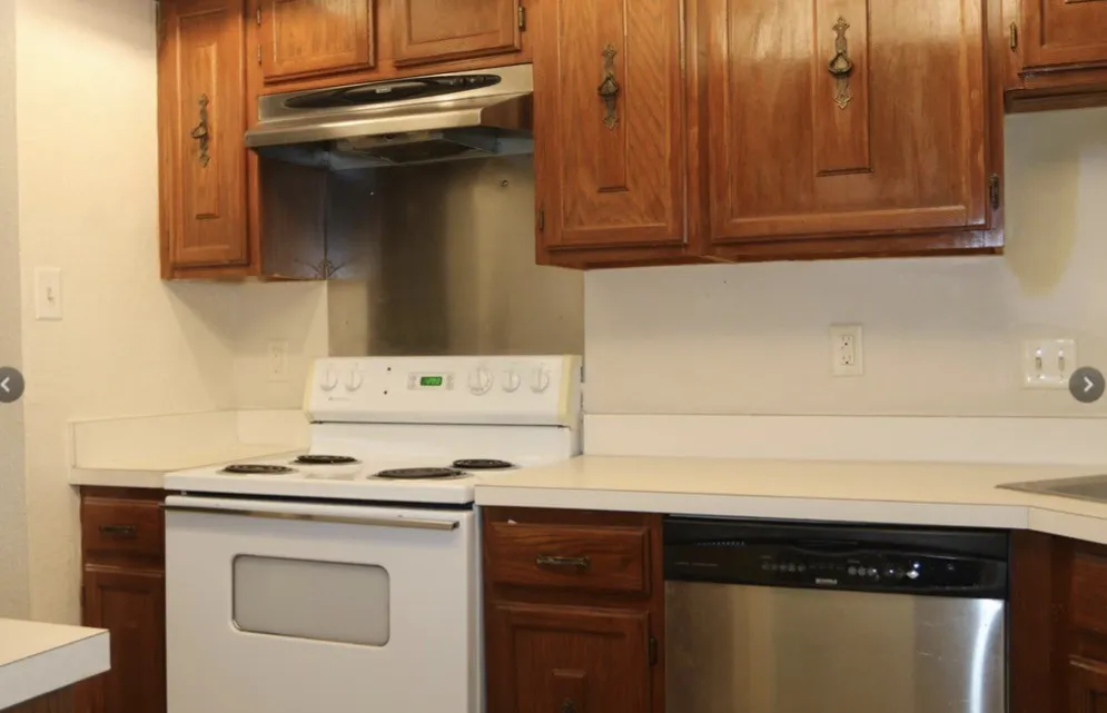 Condominium For Sale in Dallas County , 3635 Garden Brook, Farmers Branch, Texas 75234, 1 Bedroom, 2 Bathroom, Garage spaces, 919 Sqft, built in 1986, mls#21325418, Real Estate Agent in Farmers Branch, Homes For Sale in Dallas county, Homes For Sale in Farmers Branch, Realtor in Farmers Branch Texas, Real Estate Brokerage Independent Realty Texas, Luminita Cordes Realtor