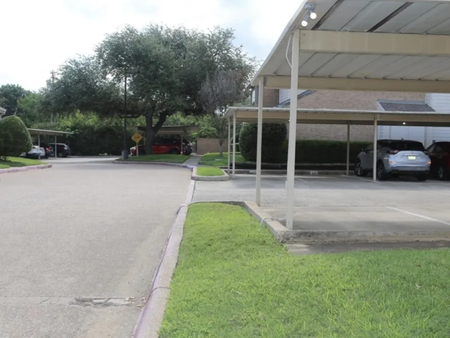 Condominium For Sale in Dallas County , 3635 Garden Brook, Farmers Branch, Texas 75234, 1 Bedroom, 2 Bathroom, Garage spaces, 919 Sqft, built in 1986, mls#21325418, Real Estate Agent in Farmers Branch, Homes For Sale in Dallas county, Homes For Sale in Farmers Branch, Realtor in Farmers Branch Texas, Real Estate Brokerage Independent Realty Texas, Luminita Cordes Realtor