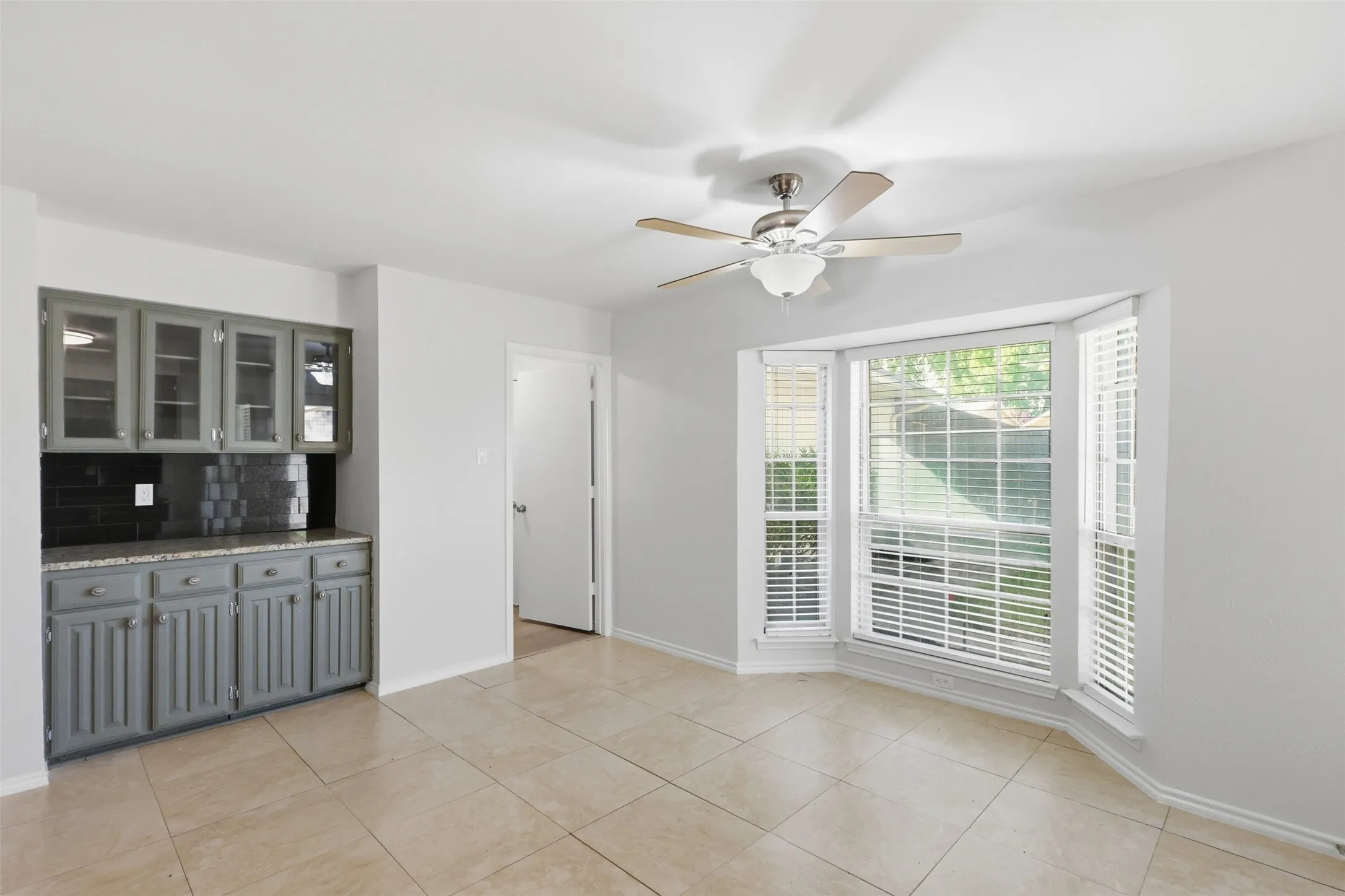Single Family Residence For Sale in Dallas County , 250 Creekside Lane, Coppell, Texas 75019, 3 Bedroom, 2 Bathroom, 2 Garage spaces, 1,610 Sqft, built in 1984, mls#21325293, Real Estate Agent in Coppell, Homes For Sale in Dallas county, Homes For Sale in Coppell, Realtor in Coppell Texas, Real Estate Brokerage Independent Realty Texas, Luminita Cordes Realtor