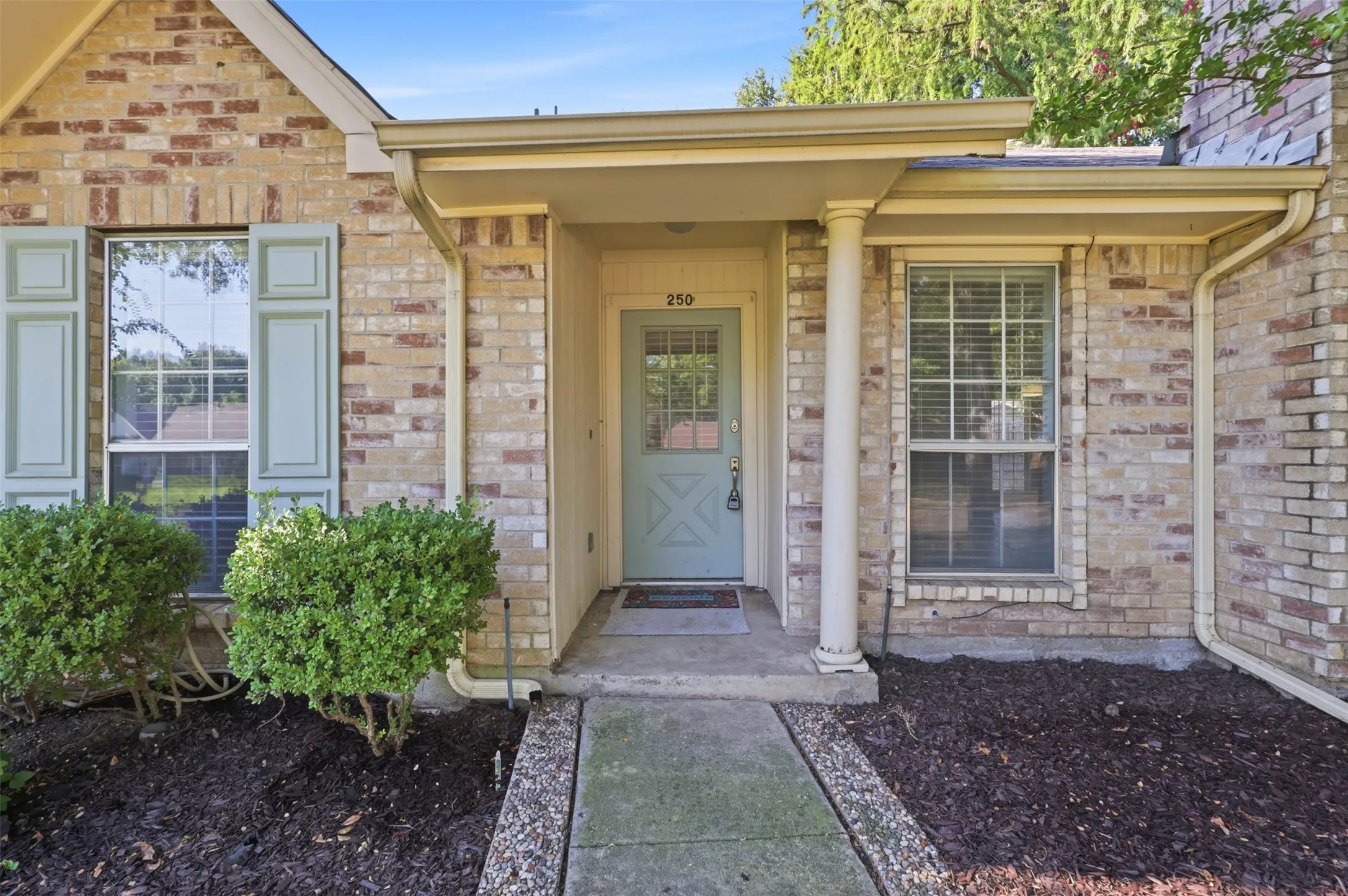 Single Family Residence For Sale in Dallas County , 250 Creekside Lane, Coppell, Texas 75019, 3 Bedroom, 2 Bathroom, 2 Garage spaces, 1,610 Sqft, built in 1984, mls#21325293, Real Estate Agent in Coppell, Homes For Sale in Dallas county, Homes For Sale in Coppell, Realtor in Coppell Texas, Real Estate Brokerage Independent Realty Texas, Luminita Cordes Realtor