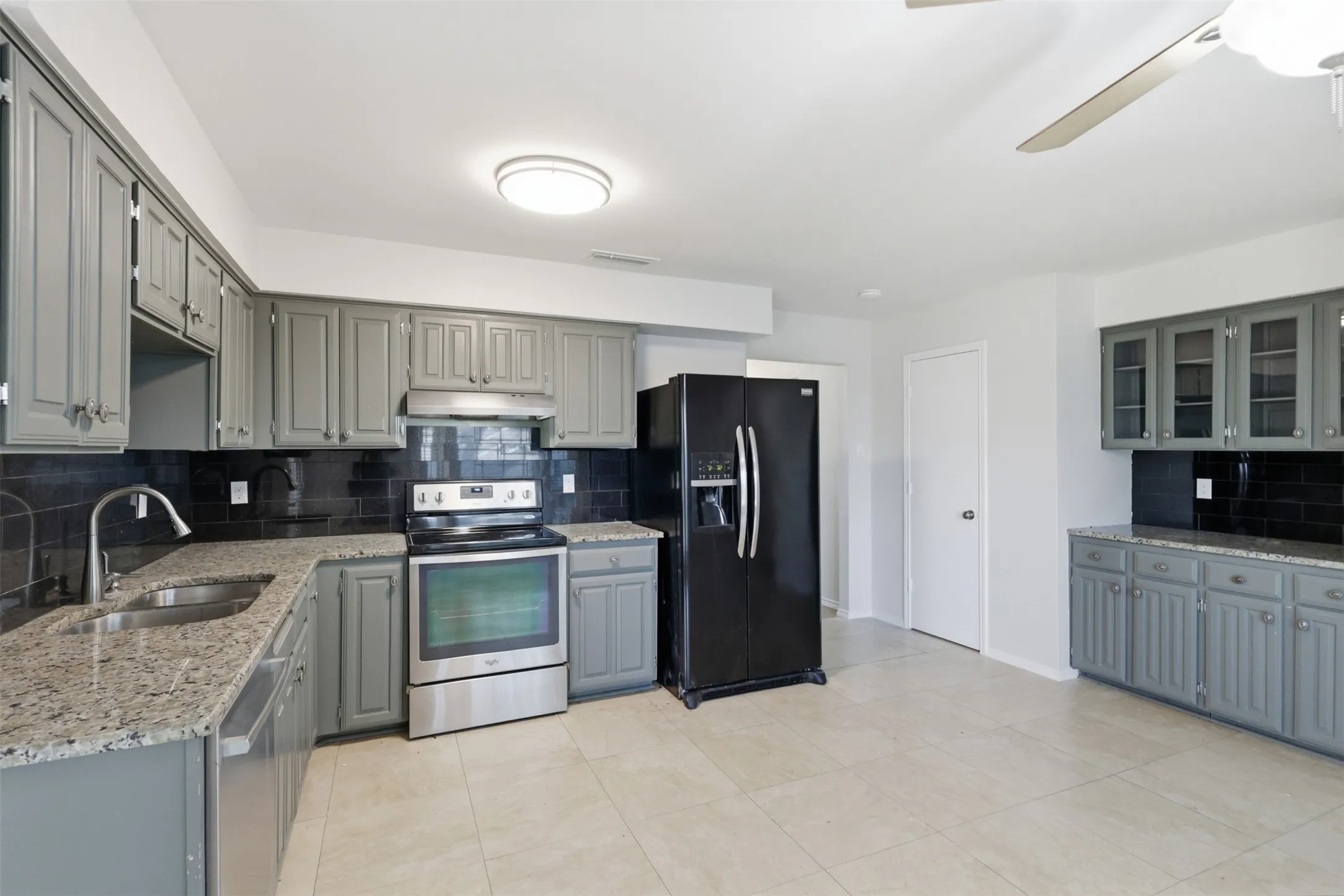 Single Family Residence For Sale in Dallas County , 250 Creekside Lane, Coppell, Texas 75019, 3 Bedroom, 2 Bathroom, 2 Garage spaces, 1,610 Sqft, built in 1984, mls#21325293, Real Estate Agent in Coppell, Homes For Sale in Dallas county, Homes For Sale in Coppell, Realtor in Coppell Texas, Real Estate Brokerage Independent Realty Texas, Luminita Cordes Realtor
