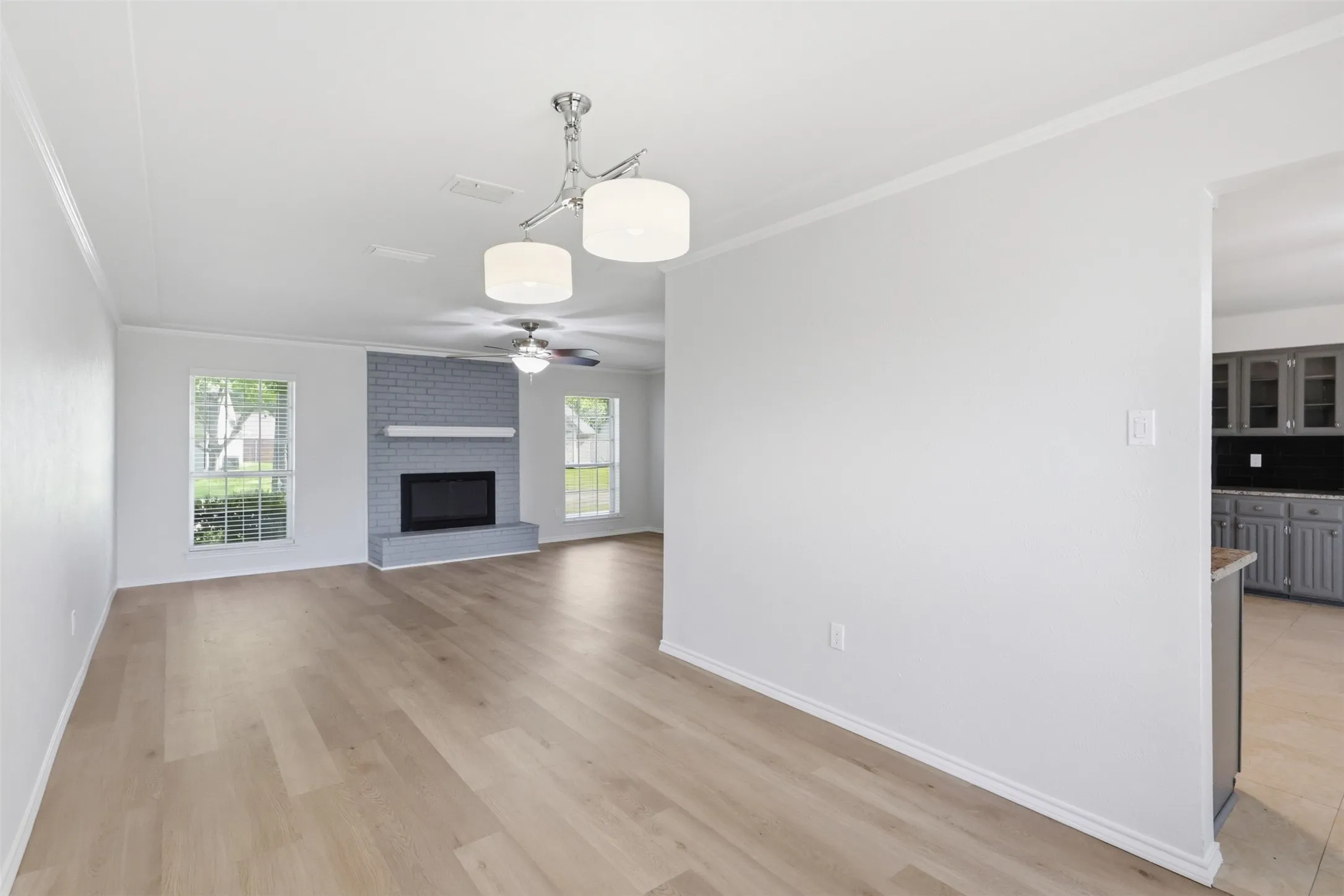 Single Family Residence For Sale in Dallas County , 250 Creekside Lane, Coppell, Texas 75019, 3 Bedroom, 2 Bathroom, 2 Garage spaces, 1,610 Sqft, built in 1984, mls#21325293, Real Estate Agent in Coppell, Homes For Sale in Dallas county, Homes For Sale in Coppell, Realtor in Coppell Texas, Real Estate Brokerage Independent Realty Texas, Luminita Cordes Realtor