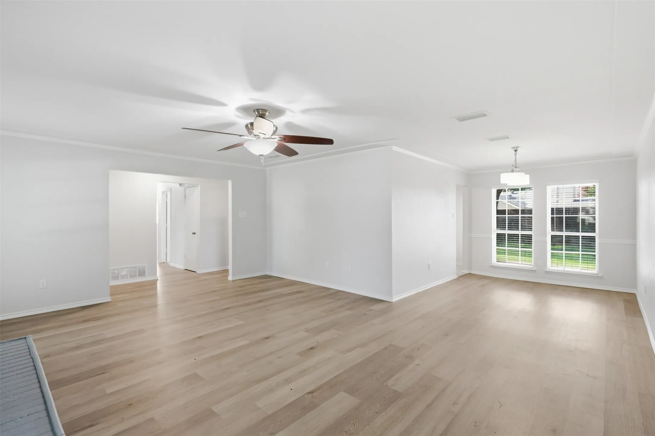 Single Family Residence For Sale in Dallas County , 250 Creekside Lane, Coppell, Texas 75019, 3 Bedroom, 2 Bathroom, 2 Garage spaces, 1,610 Sqft, built in 1984, mls#21325293, Real Estate Agent in Coppell, Homes For Sale in Dallas county, Homes For Sale in Coppell, Realtor in Coppell Texas, Real Estate Brokerage Independent Realty Texas, Luminita Cordes Realtor