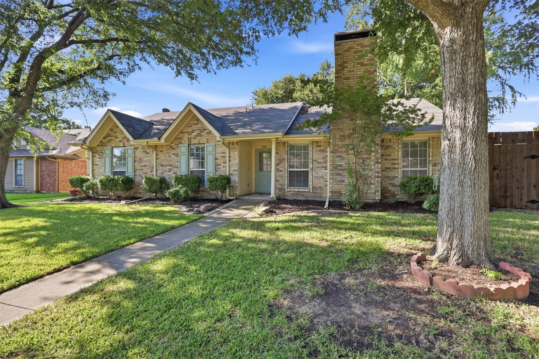 Single Family Residence For Sale in Dallas County , 250 Creekside Lane, Coppell, Texas 75019, 3 Bedroom, 2 Bathroom, 2 Garage spaces, 1,610 Sqft, built in 1984, mls#21325293, Real Estate Agent in Coppell, Homes For Sale in Dallas county, Homes For Sale in Coppell, Realtor in Coppell Texas, Real Estate Brokerage Independent Realty Texas, Luminita Cordes Realtor