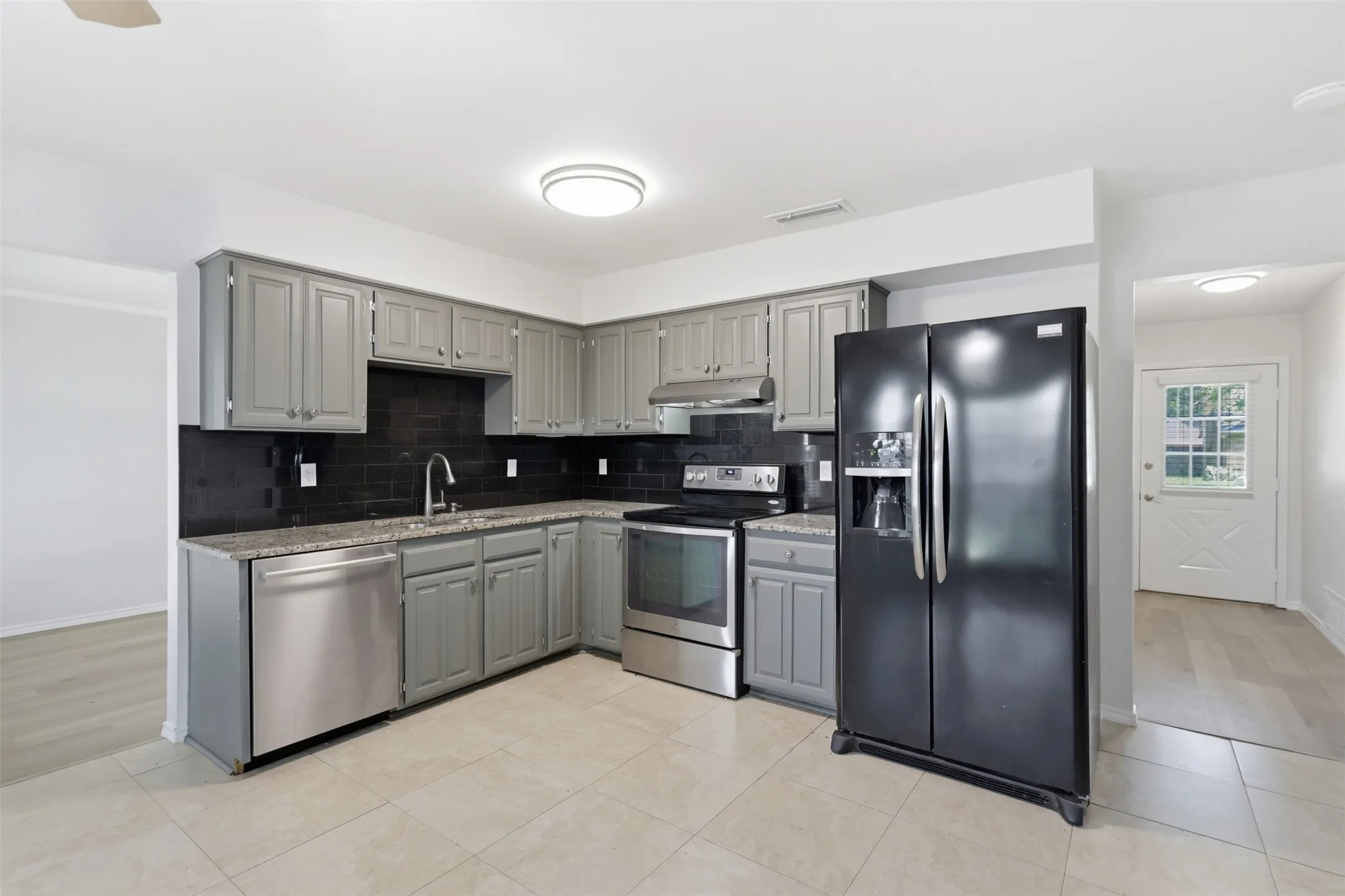 Single Family Residence For Sale in Dallas County , 250 Creekside Lane, Coppell, Texas 75019, 3 Bedroom, 2 Bathroom, 2 Garage spaces, 1,610 Sqft, built in 1984, mls#21325293, Real Estate Agent in Coppell, Homes For Sale in Dallas county, Homes For Sale in Coppell, Realtor in Coppell Texas, Real Estate Brokerage Independent Realty Texas, Luminita Cordes Realtor